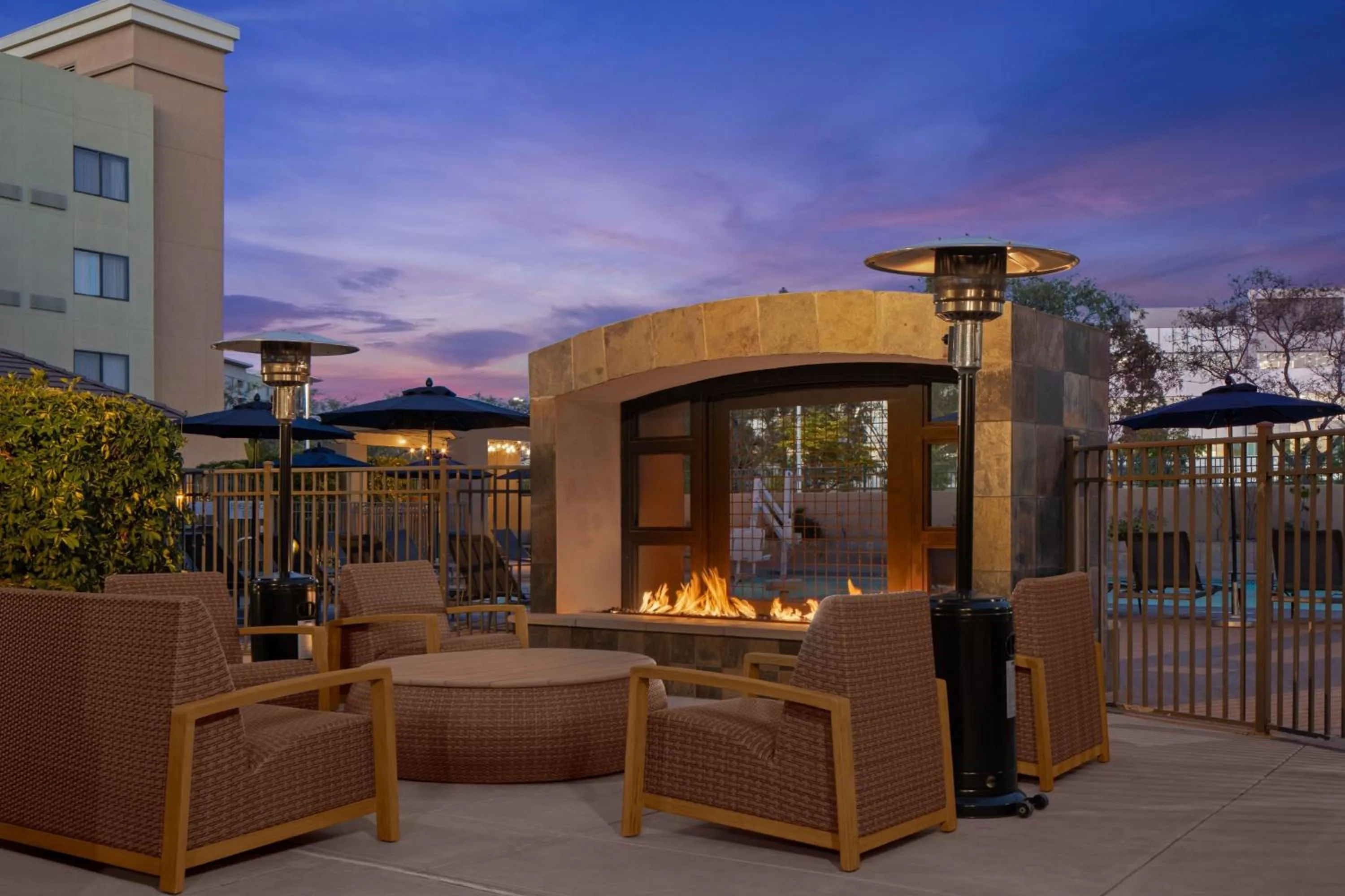 Restaurant/places to eat in Courtyard by Marriott San Diego Central