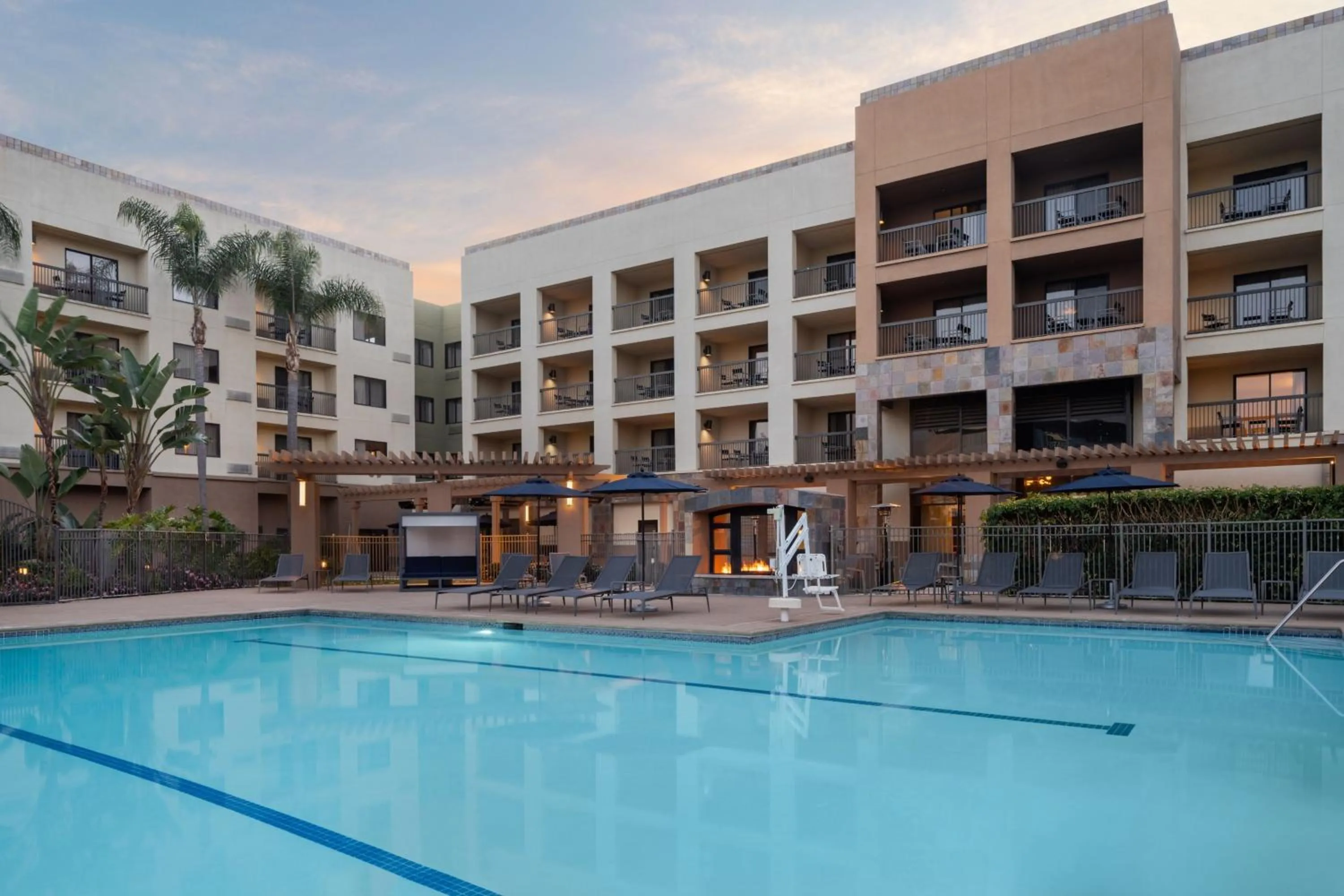 Swimming pool in Courtyard by Marriott San Diego Central
