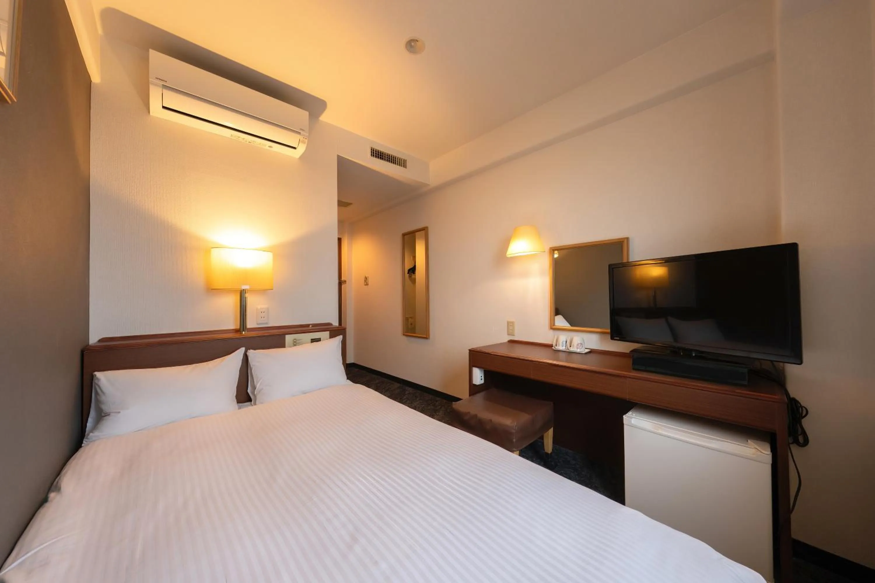 Photo of the whole room, Bed in Omura Central Hotel