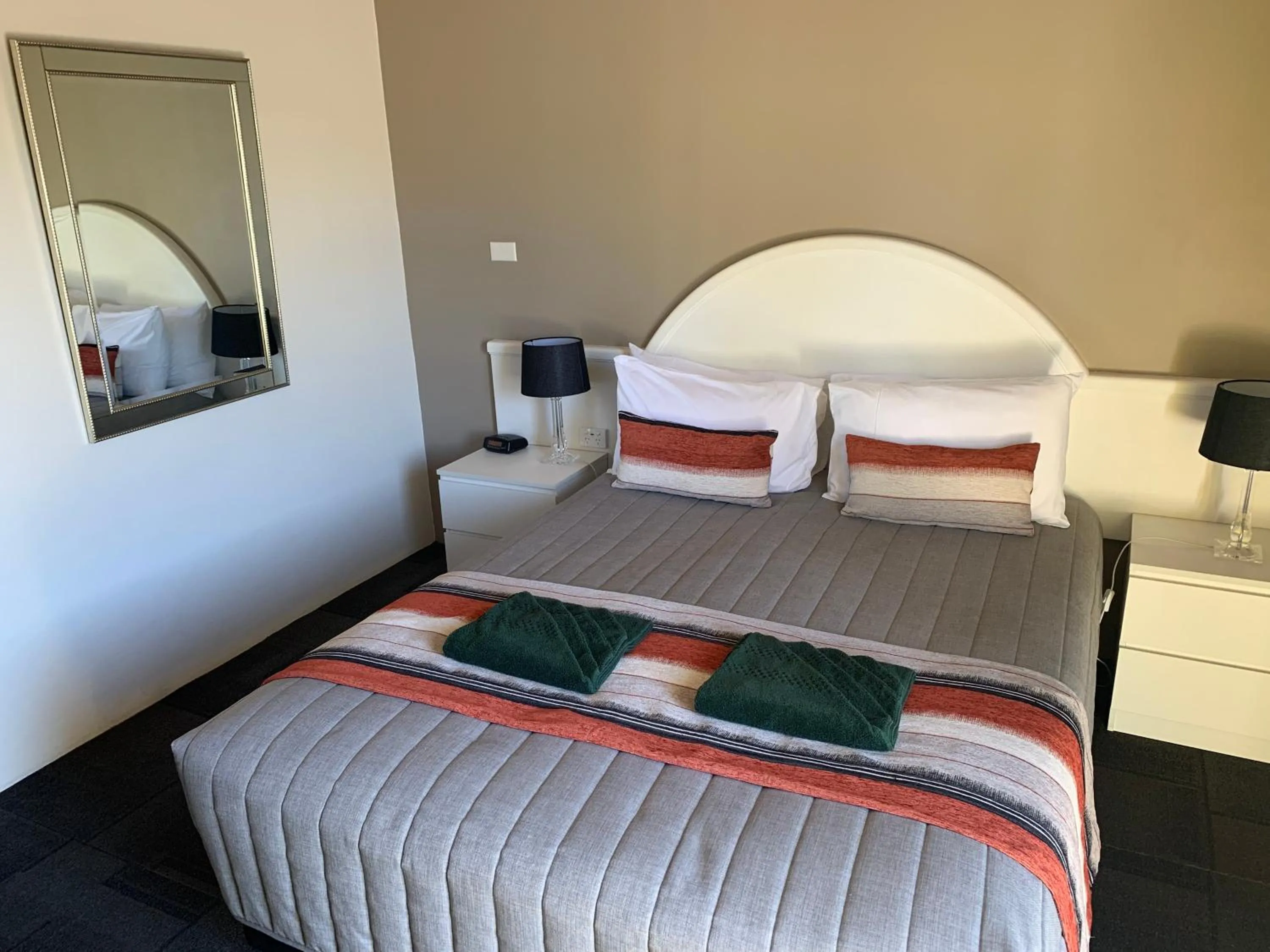 Bed in Mariner Motel