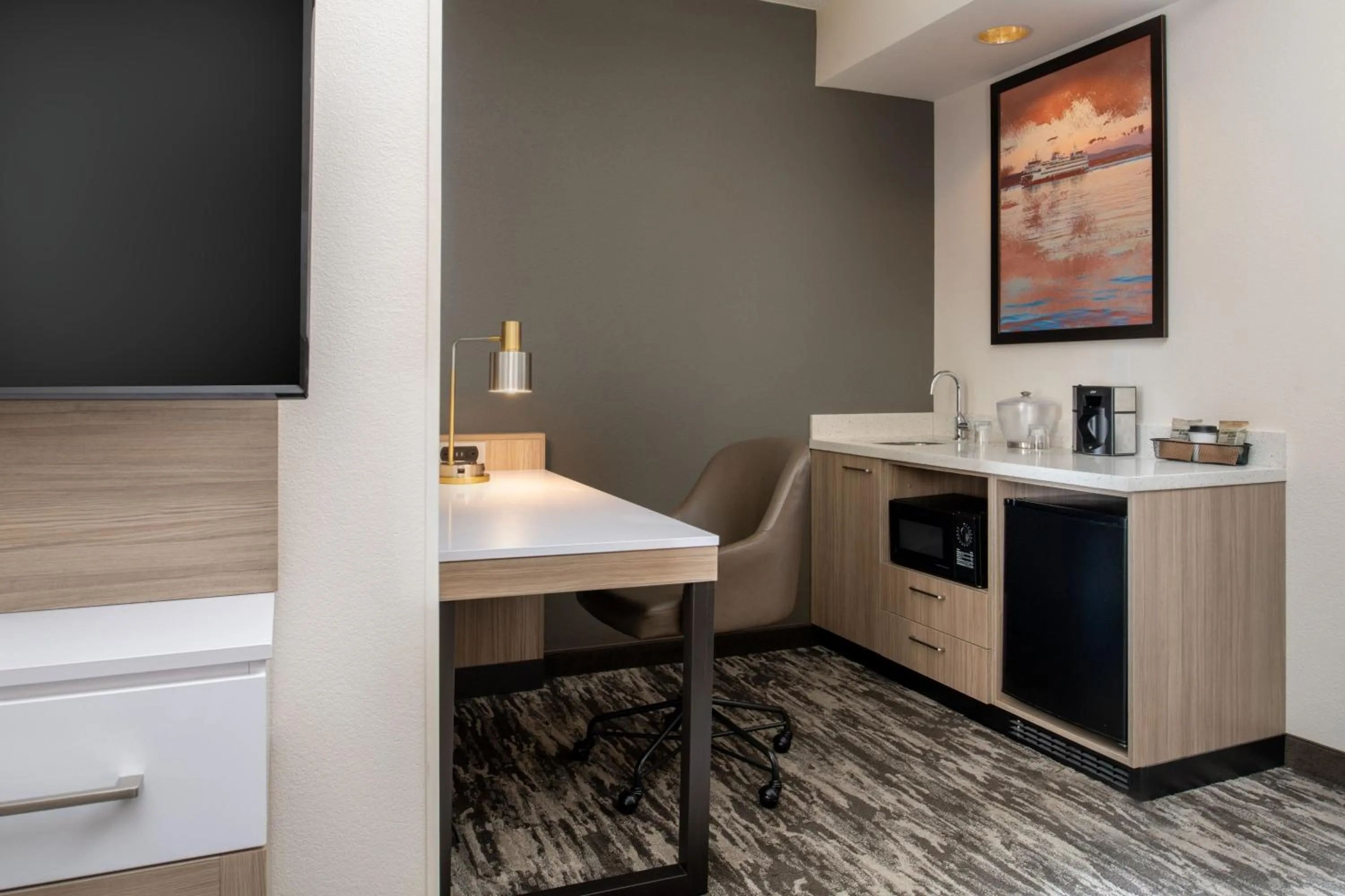 Kitchen or kitchenette in SpringHill Suites Seattle Downtown, South Lake Union