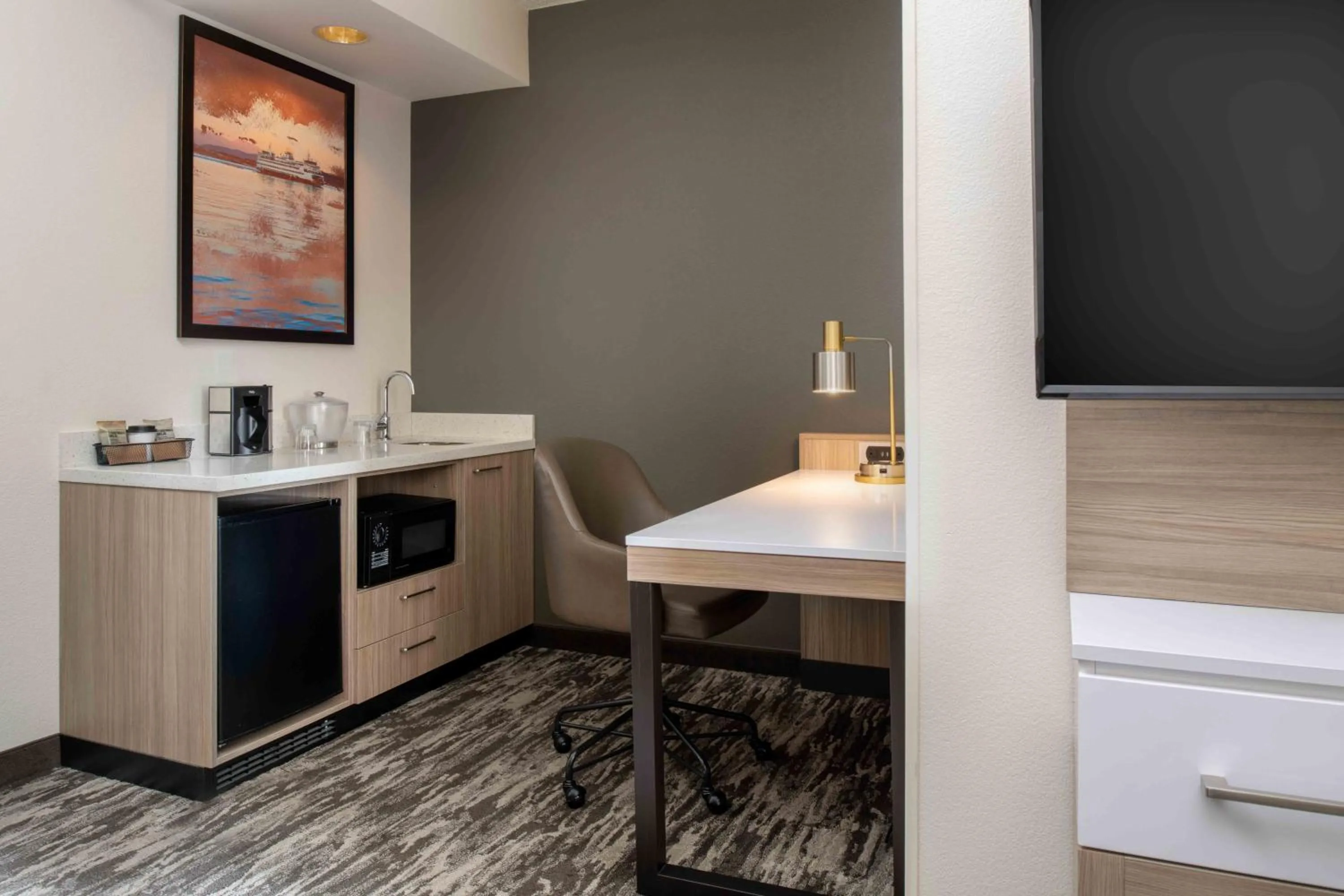 Kitchen or kitchenette in SpringHill Suites Seattle Downtown, South Lake Union