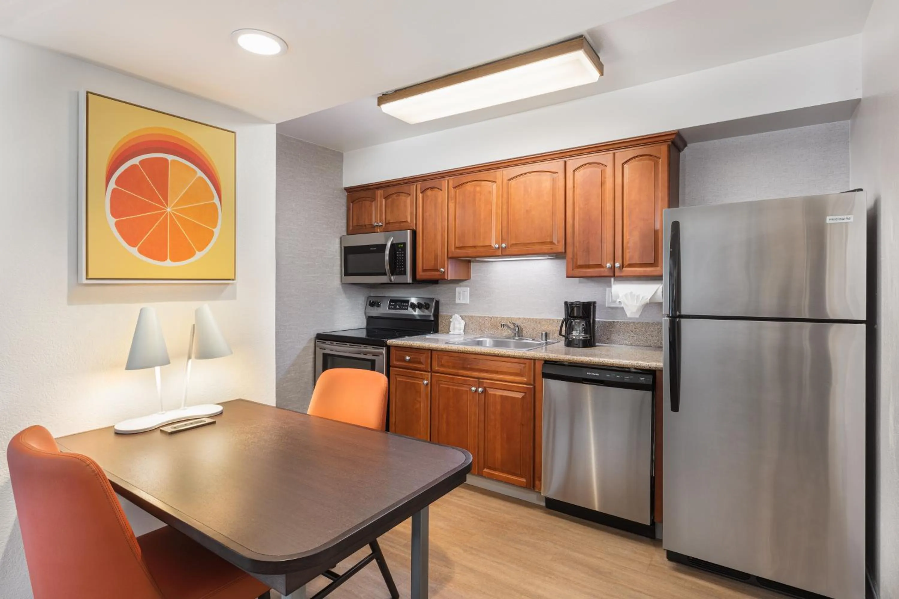 Kitchen or kitchenette in Clementine Hotel & Suites Anaheim