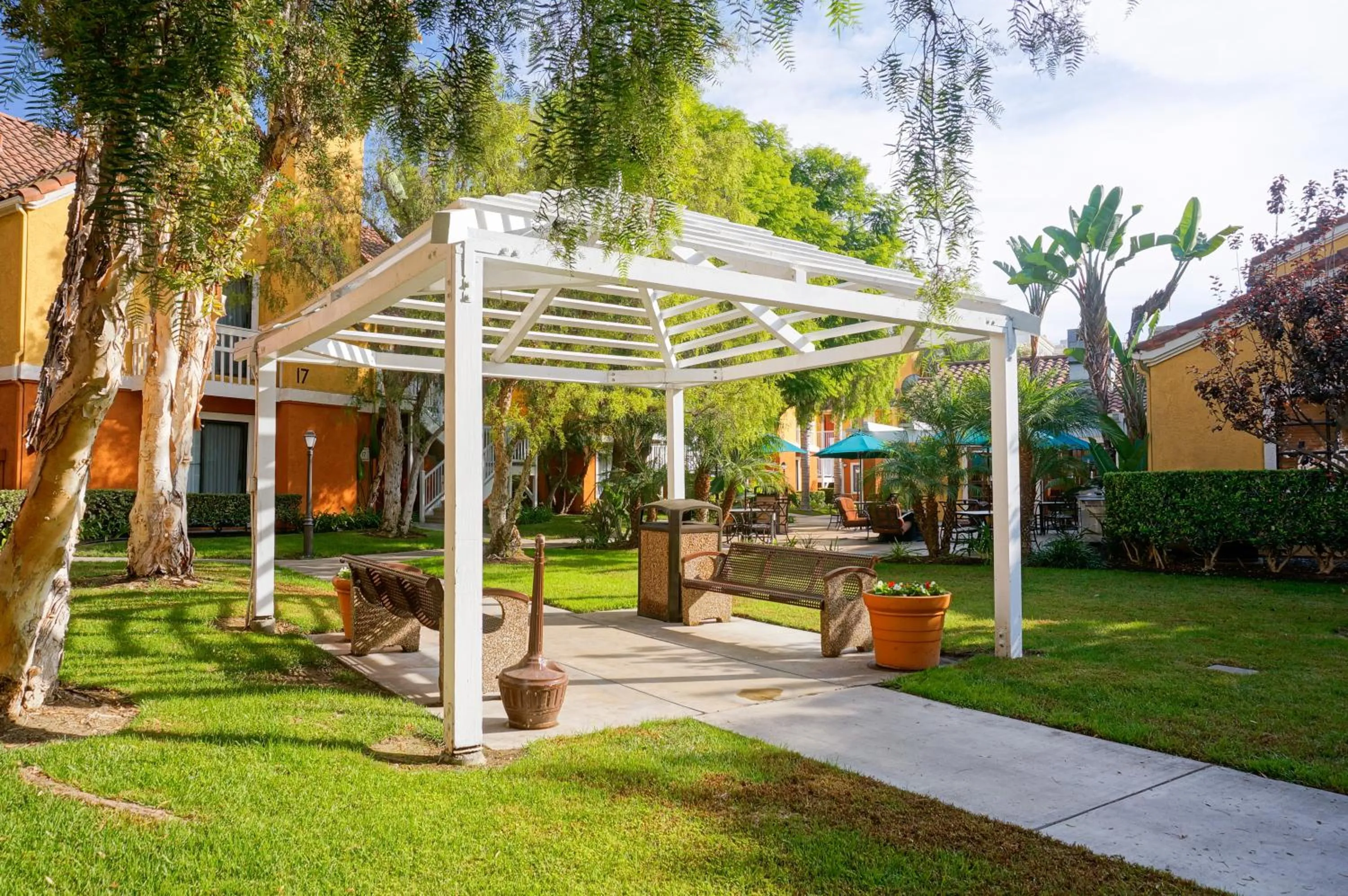 Property building in Clementine Hotel & Suites Anaheim