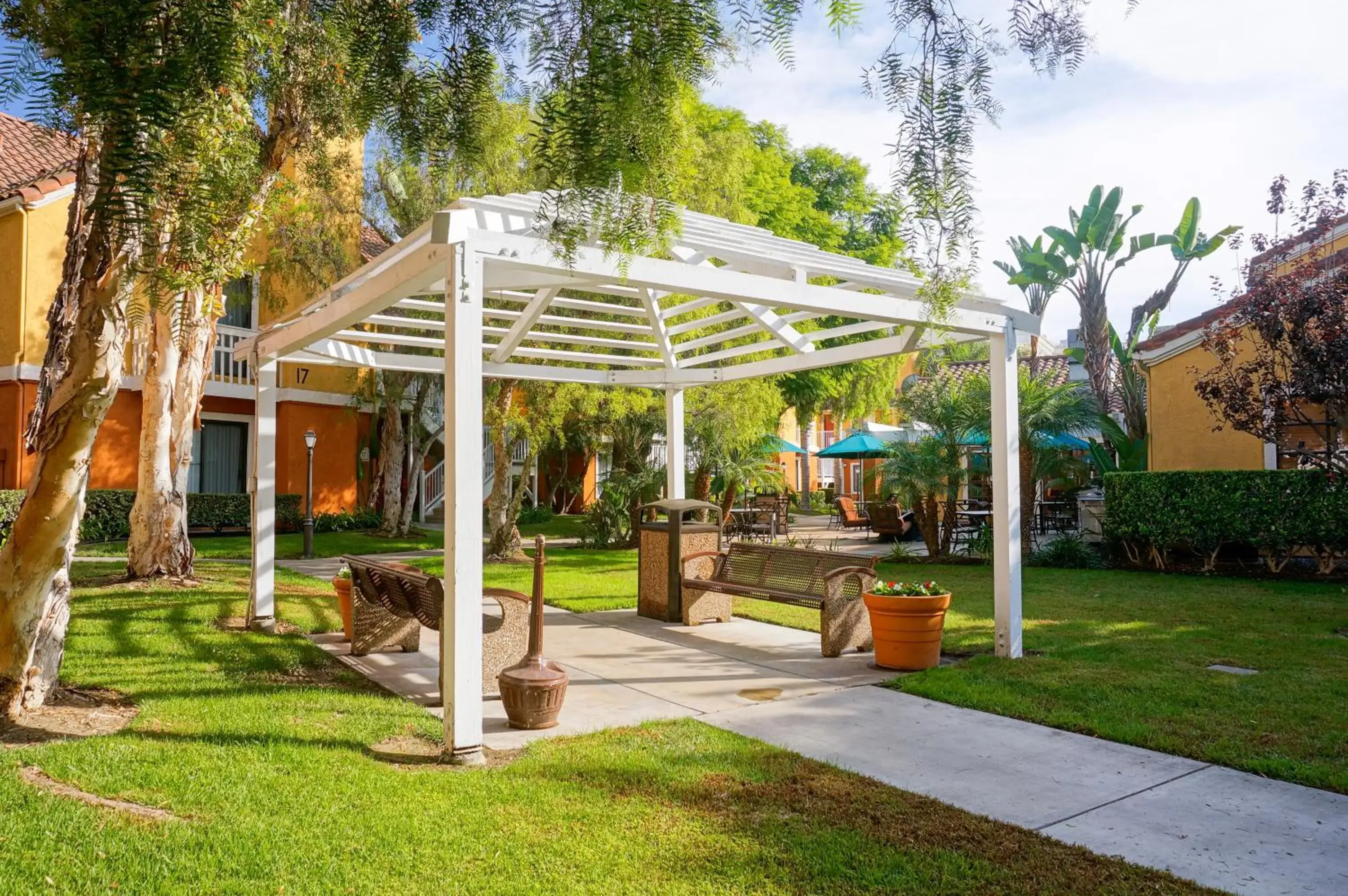 Property building in Clementine Hotel & Suites Anaheim Property building in Clementine Hotel & Suites Anaheim