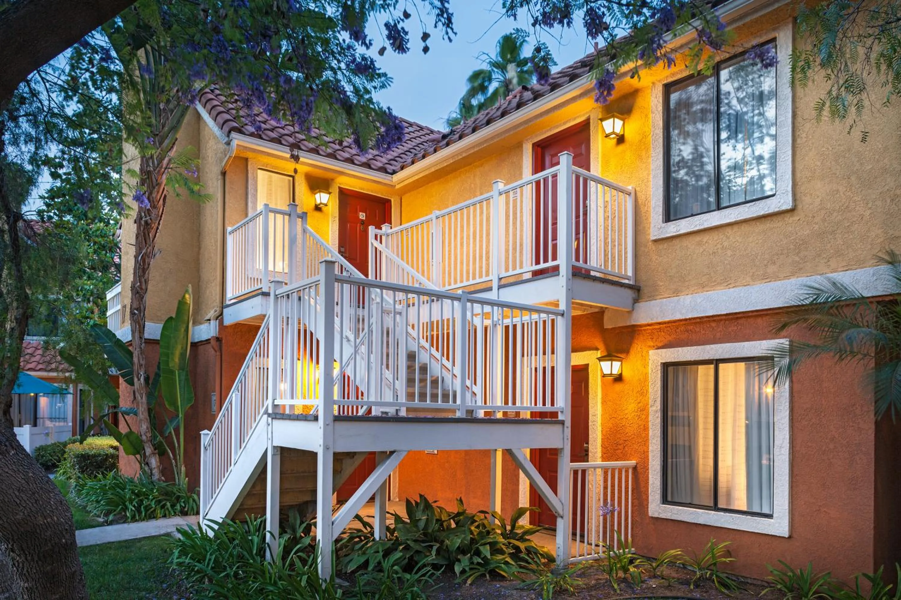 Property building in Clementine Hotel & Suites Anaheim
