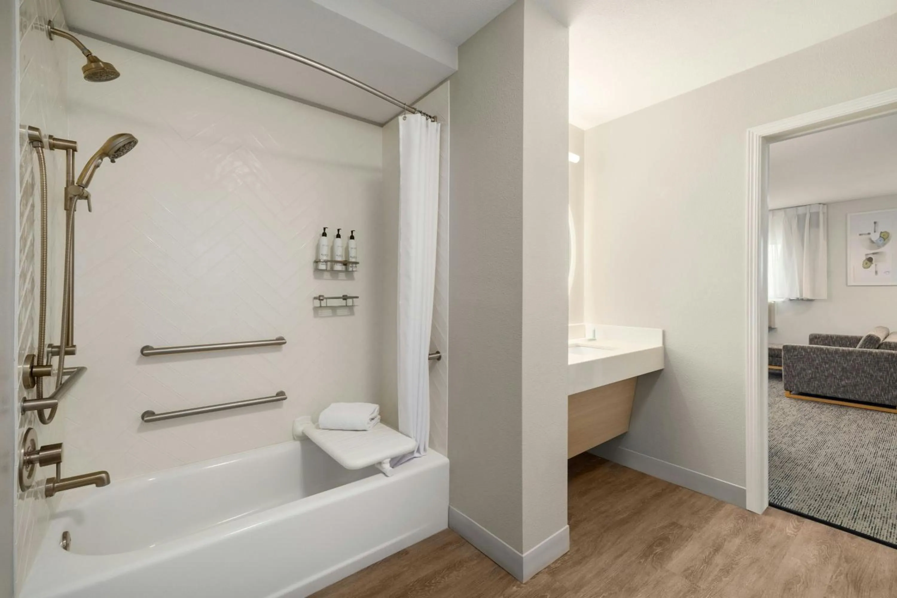 Photo of the whole room, Bed in TownePlace Suites by Marriott Anaheim Maingate Near Angel Stadium