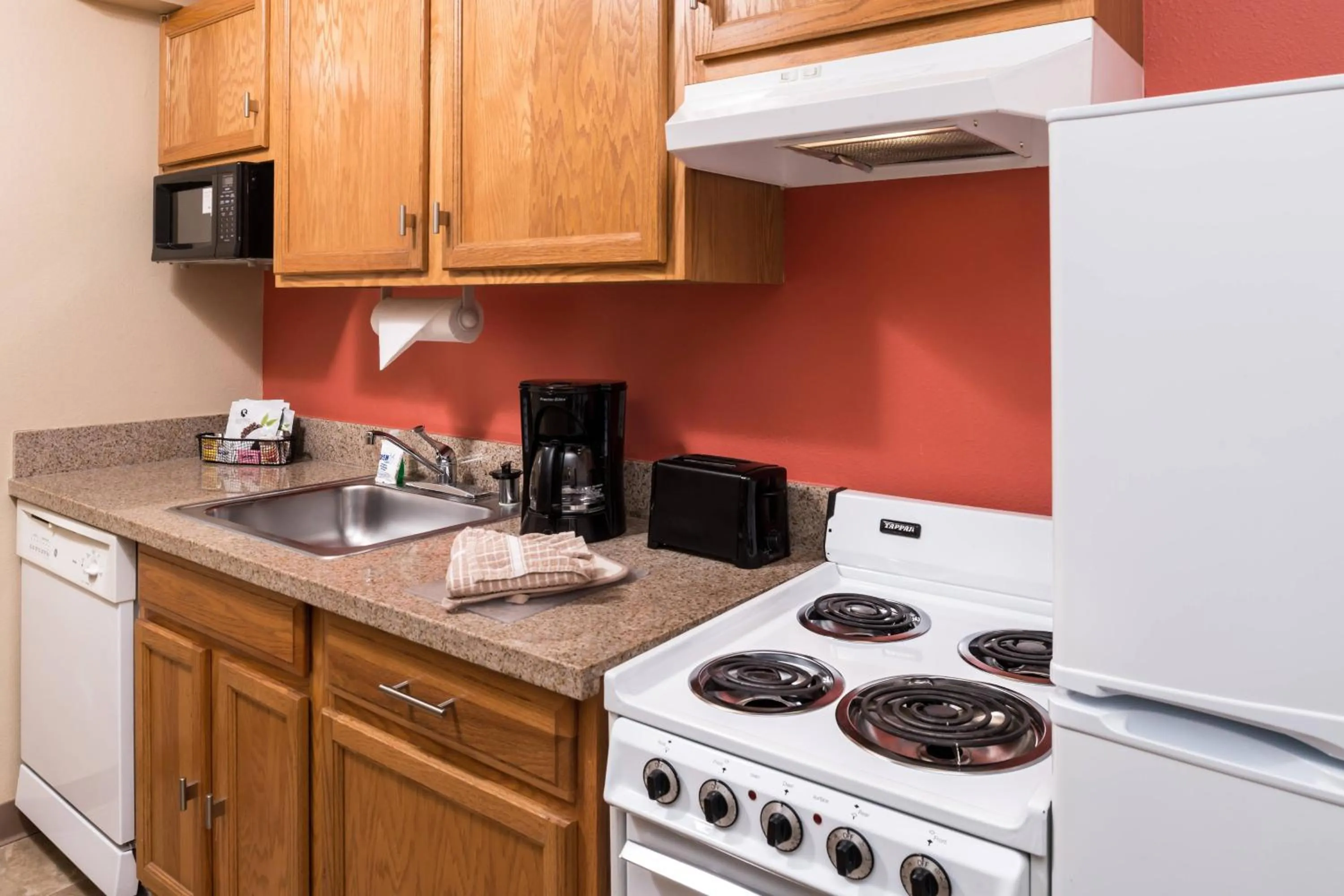Bedroom in TownePlace Suites by Marriott Anaheim Maingate Near Angel Stadium