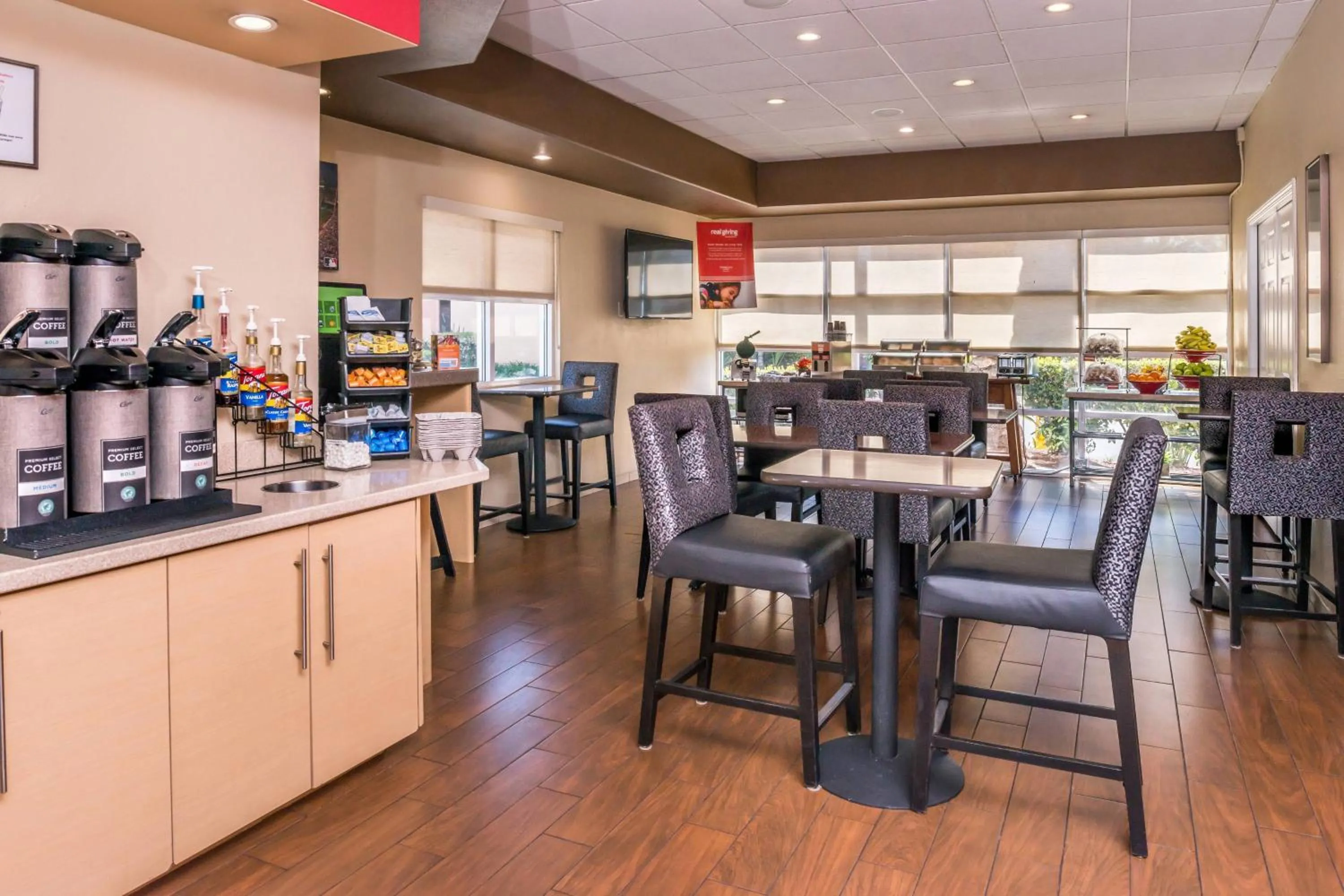 Breakfast in TownePlace Suites by Marriott Anaheim Maingate Near Angel Stadium