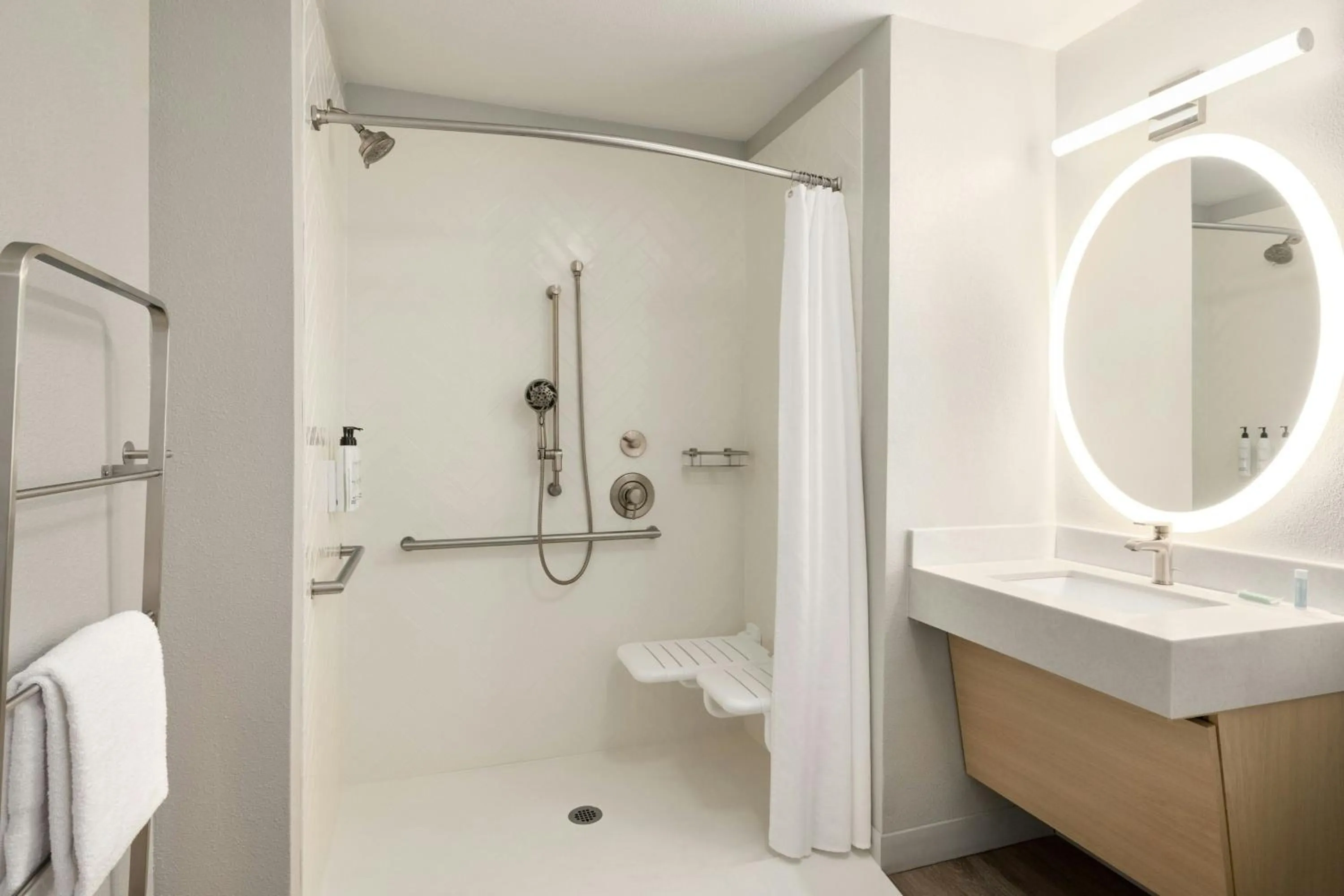 Bathroom in TownePlace Suites by Marriott Anaheim Maingate Near Angel Stadium