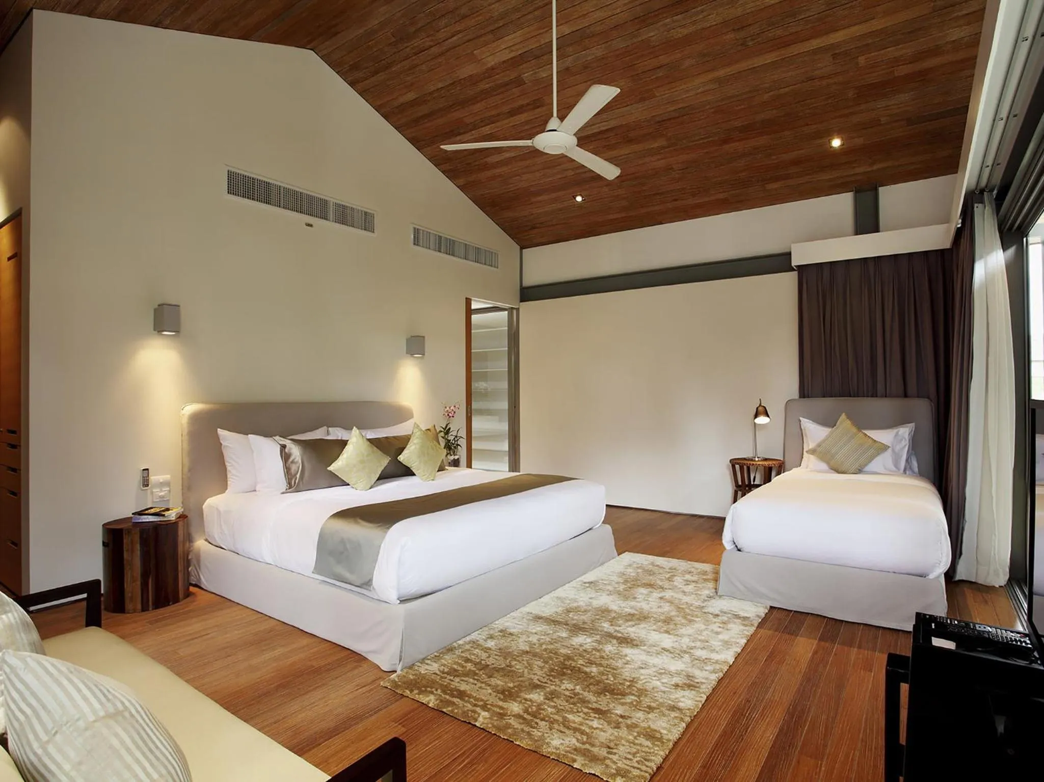 Bed in Sava Beach Villas