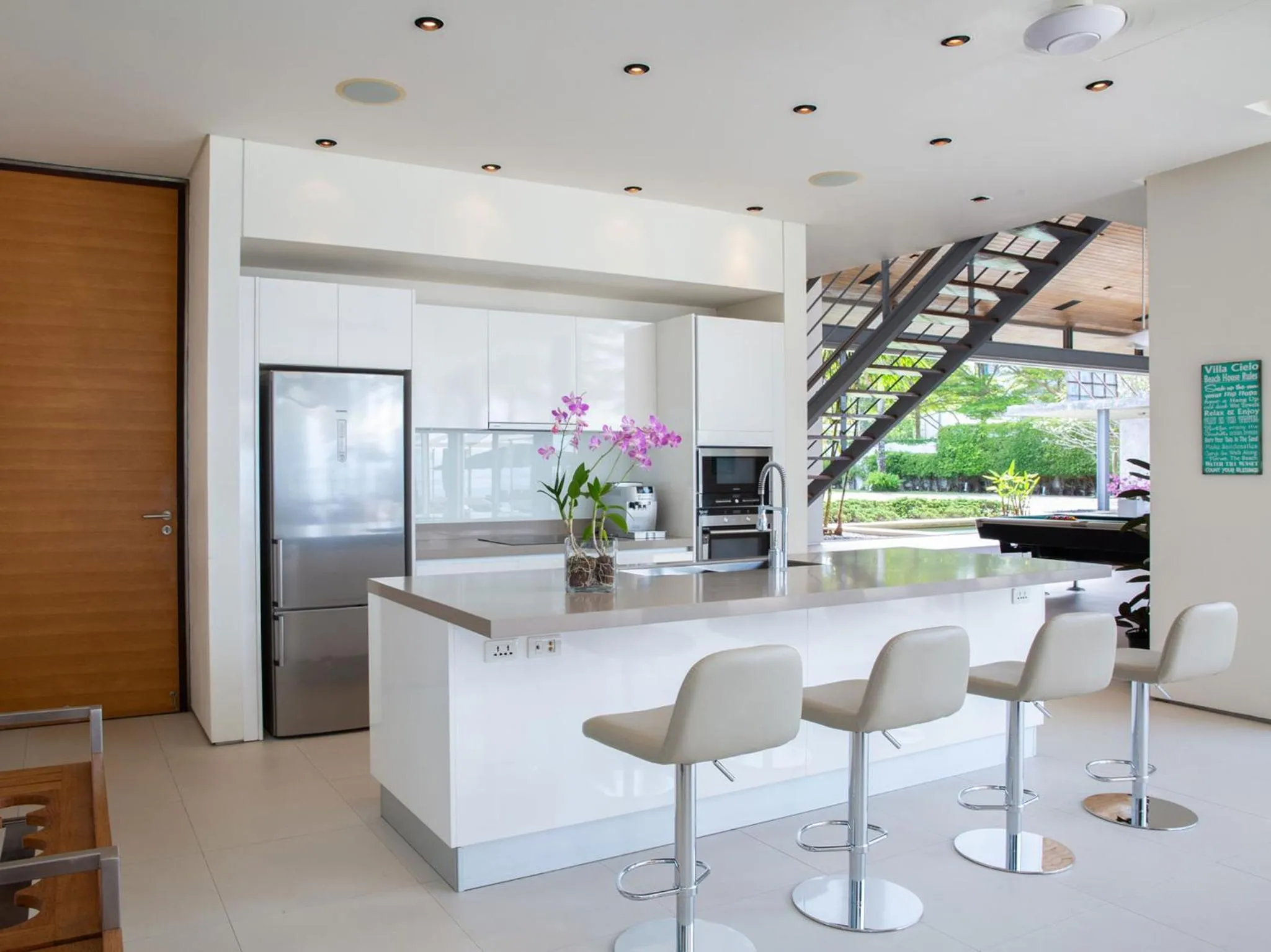 Kitchen or kitchenette in Sava Beach Villas