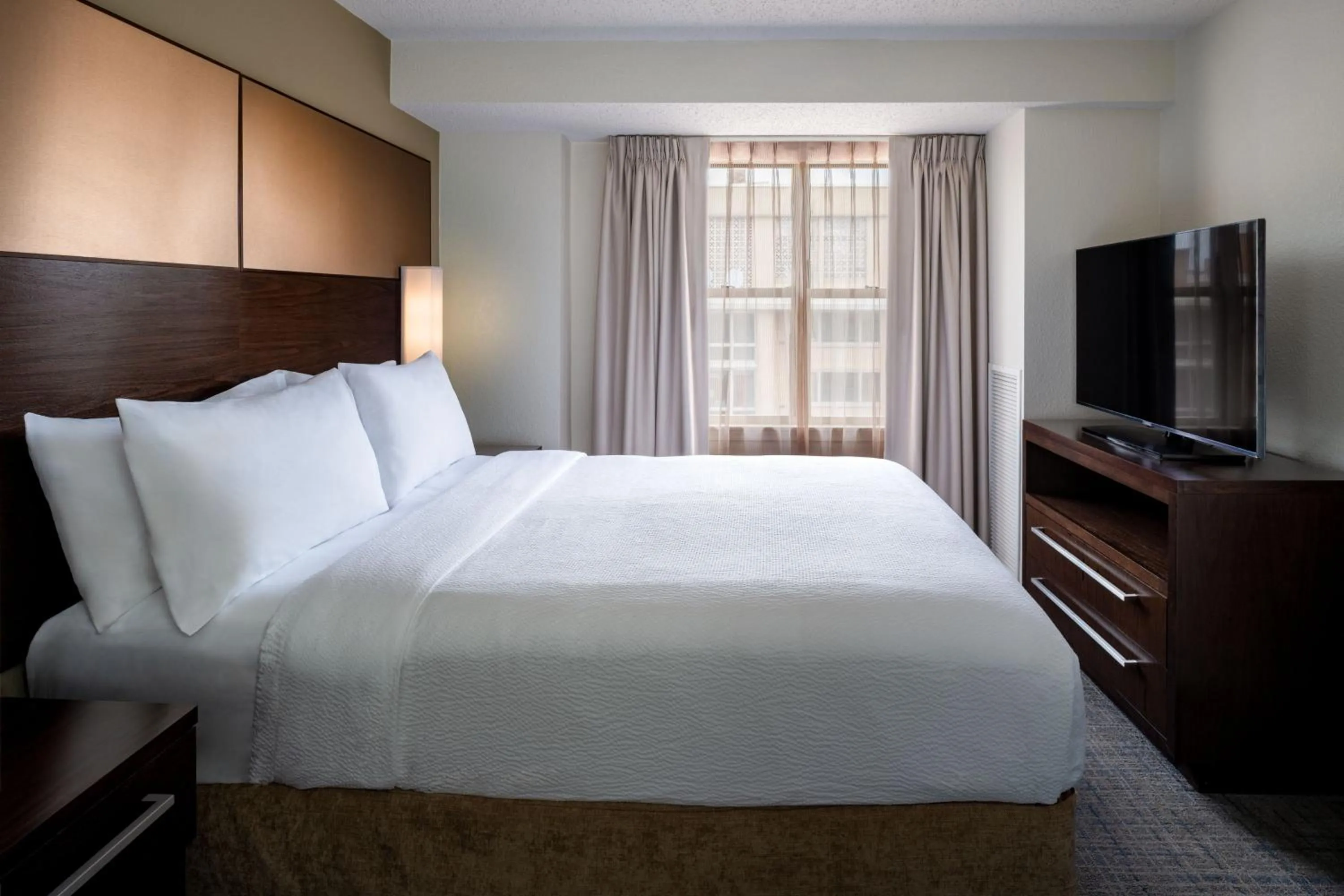 Bedroom, Bed in Residence Inn Washington, DC / Dupont Circle