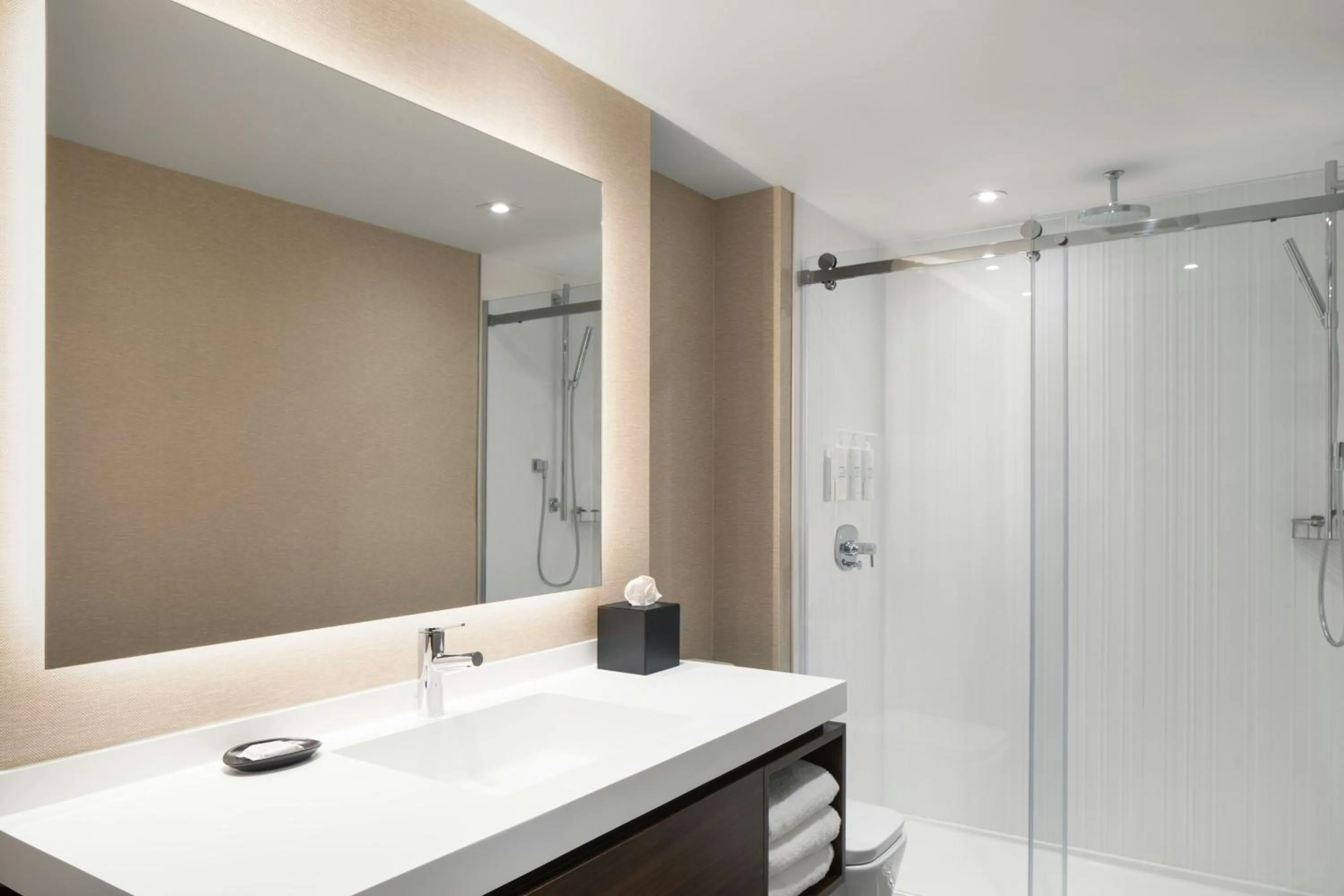 Photo of the whole room in AC Hotel by Marriott Old Montreal