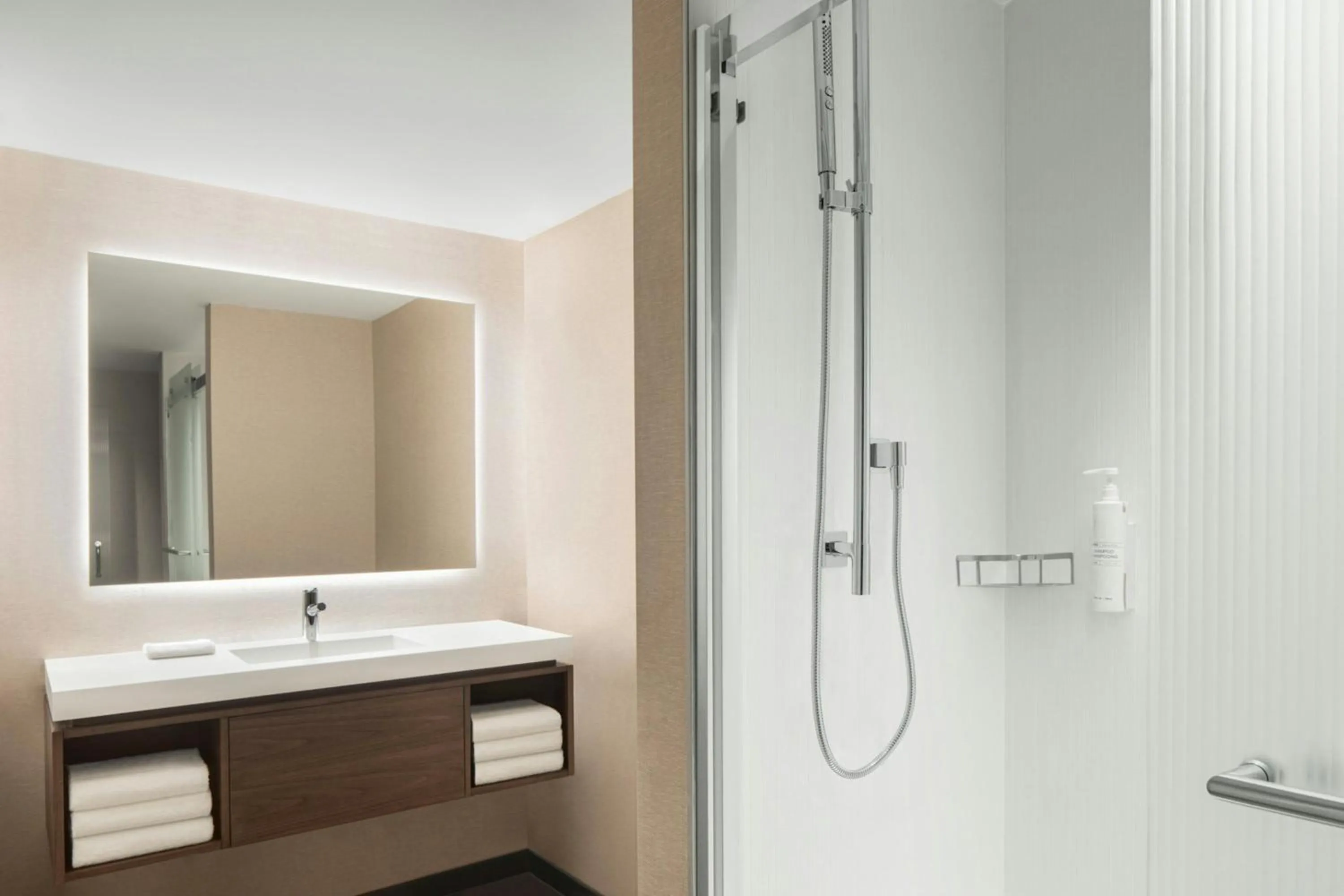 Bathroom in SpringHill Suites by Marriott Old Montreal