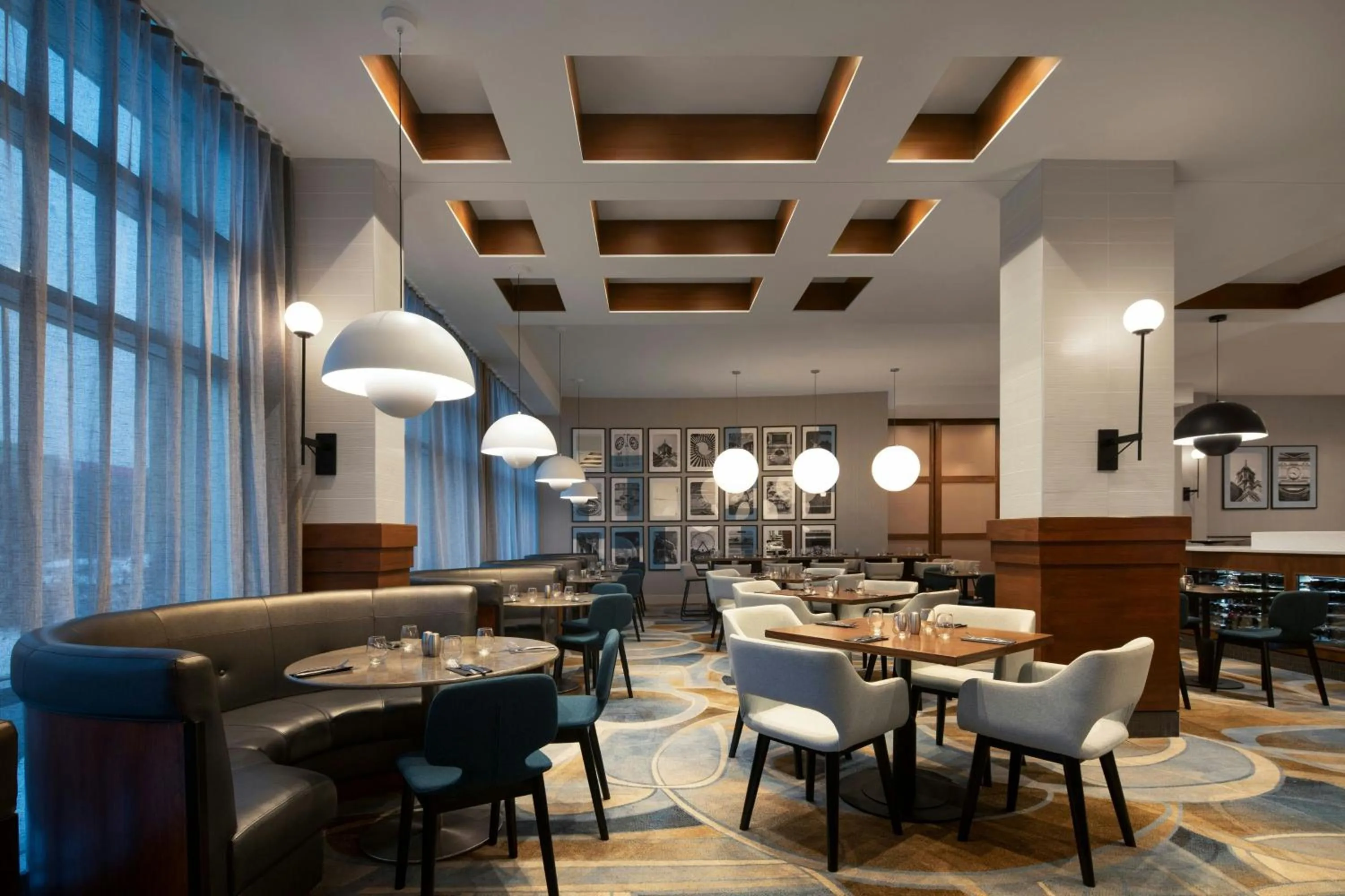 Restaurant/places to eat in Courtyard by Marriott Montreal Airport