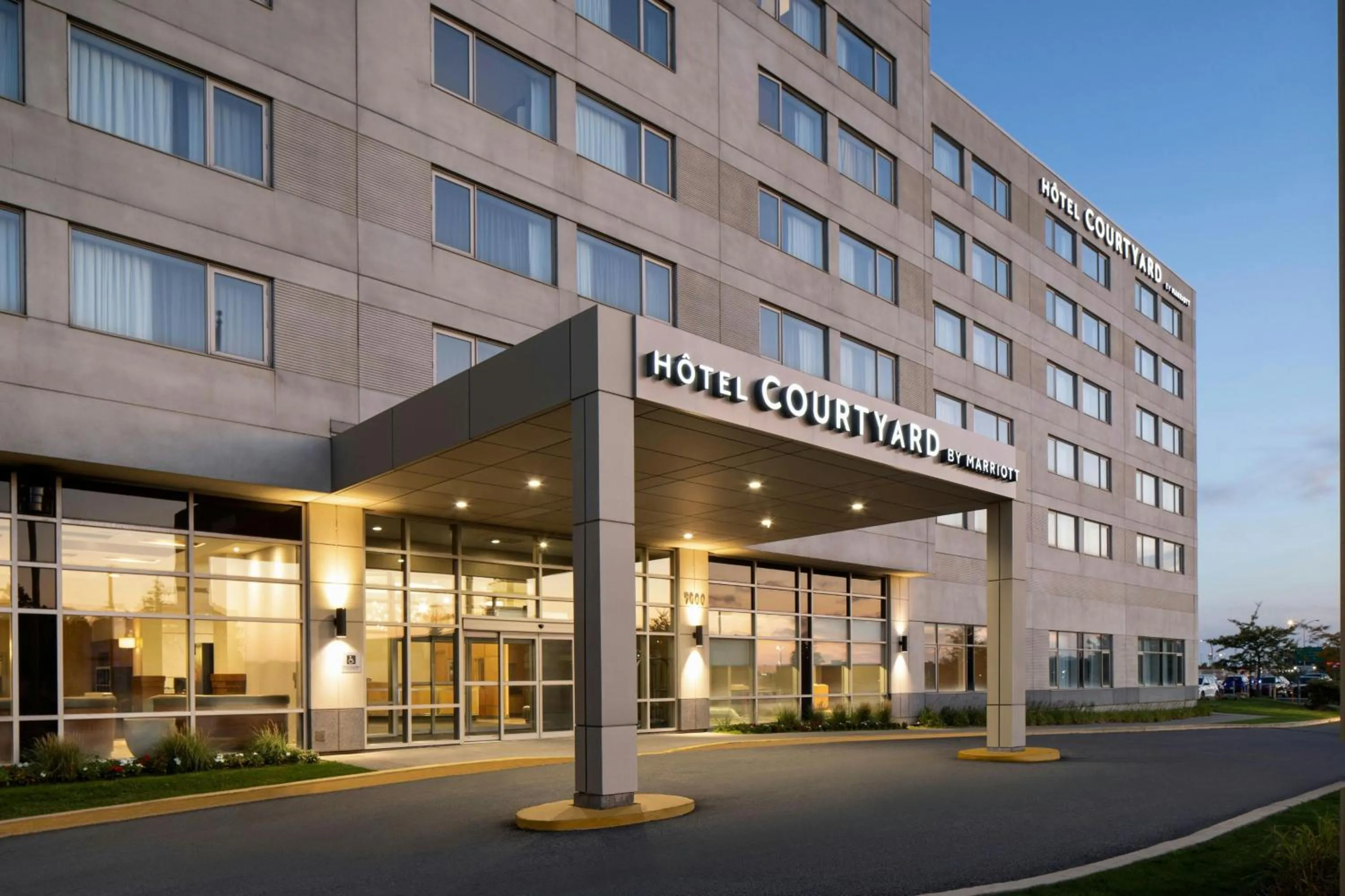 Property building in Courtyard by Marriott Montreal Airport