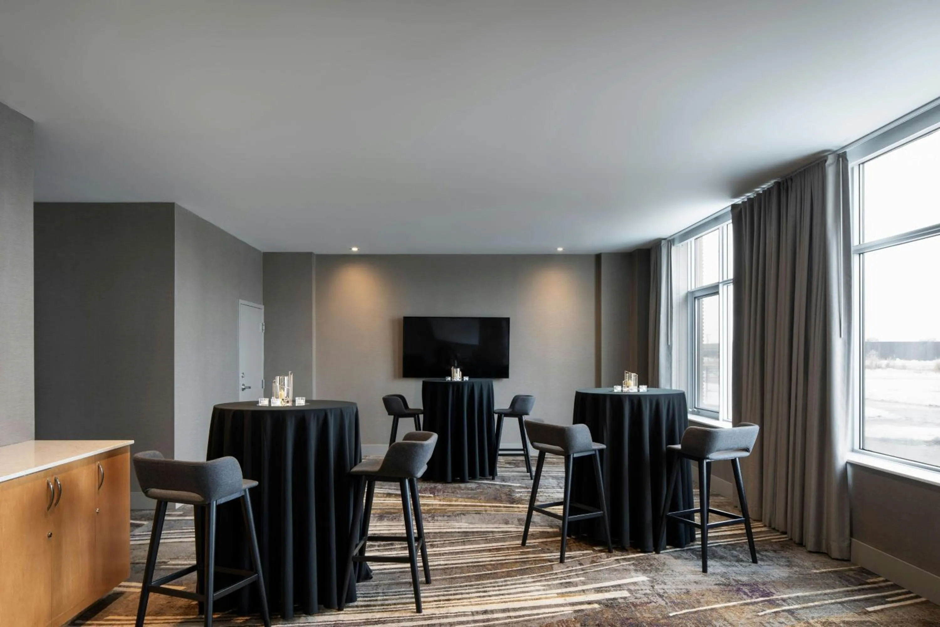 Meeting/conference room in Courtyard by Marriott Montreal Airport