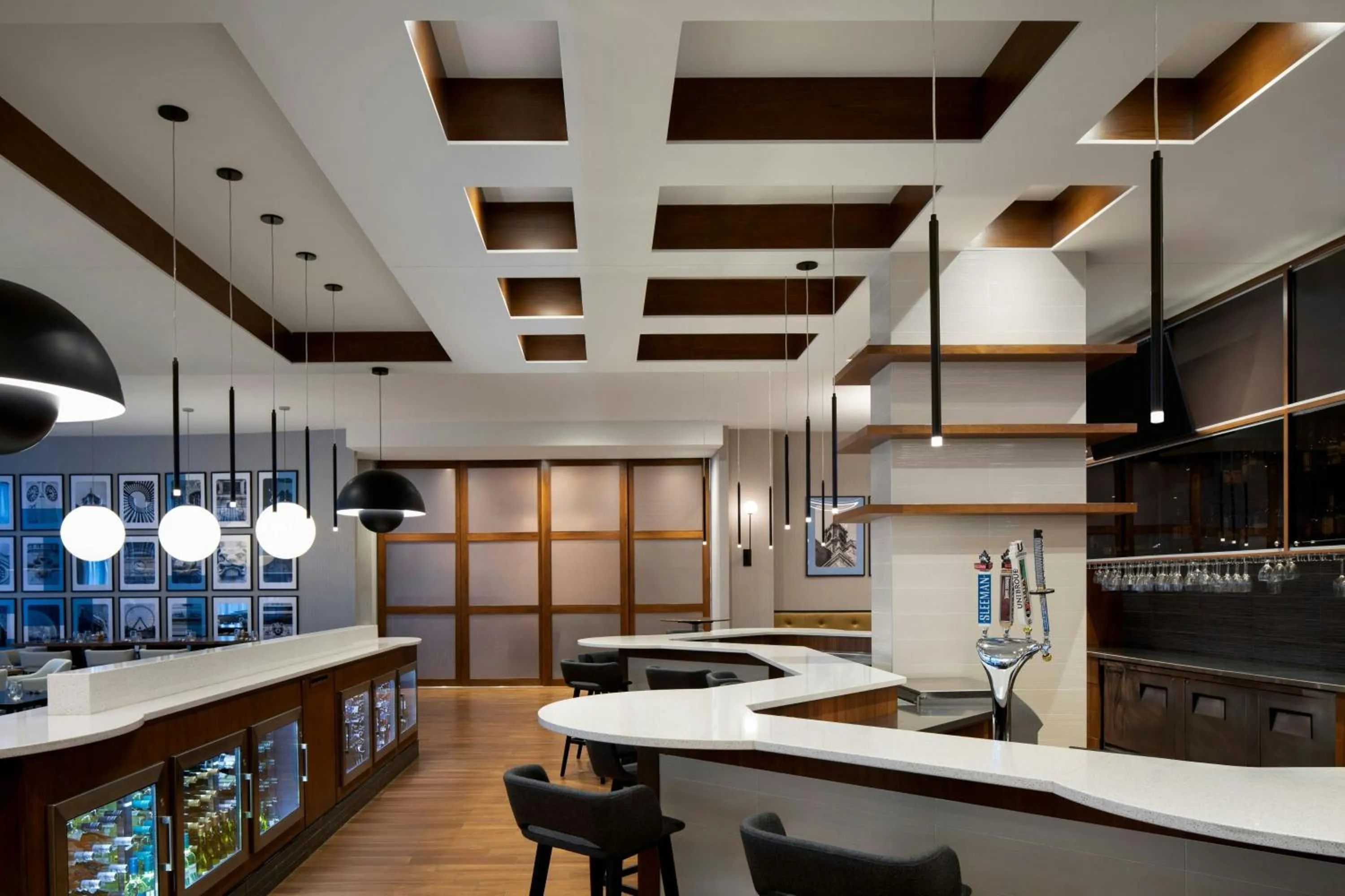 Restaurant/places to eat in Courtyard by Marriott Montreal Airport