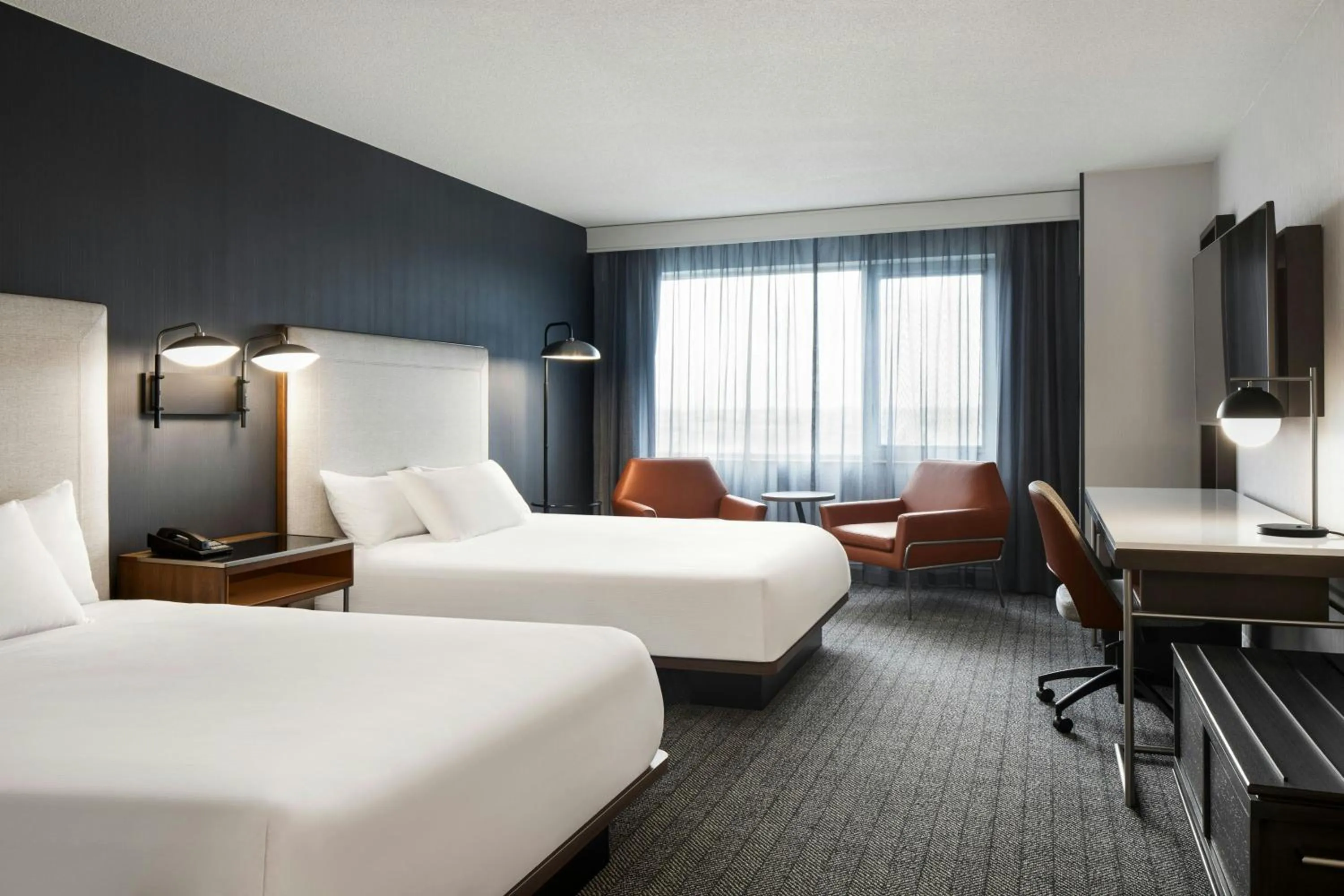 Photo of the whole room, Bed in Courtyard by Marriott Montreal Airport