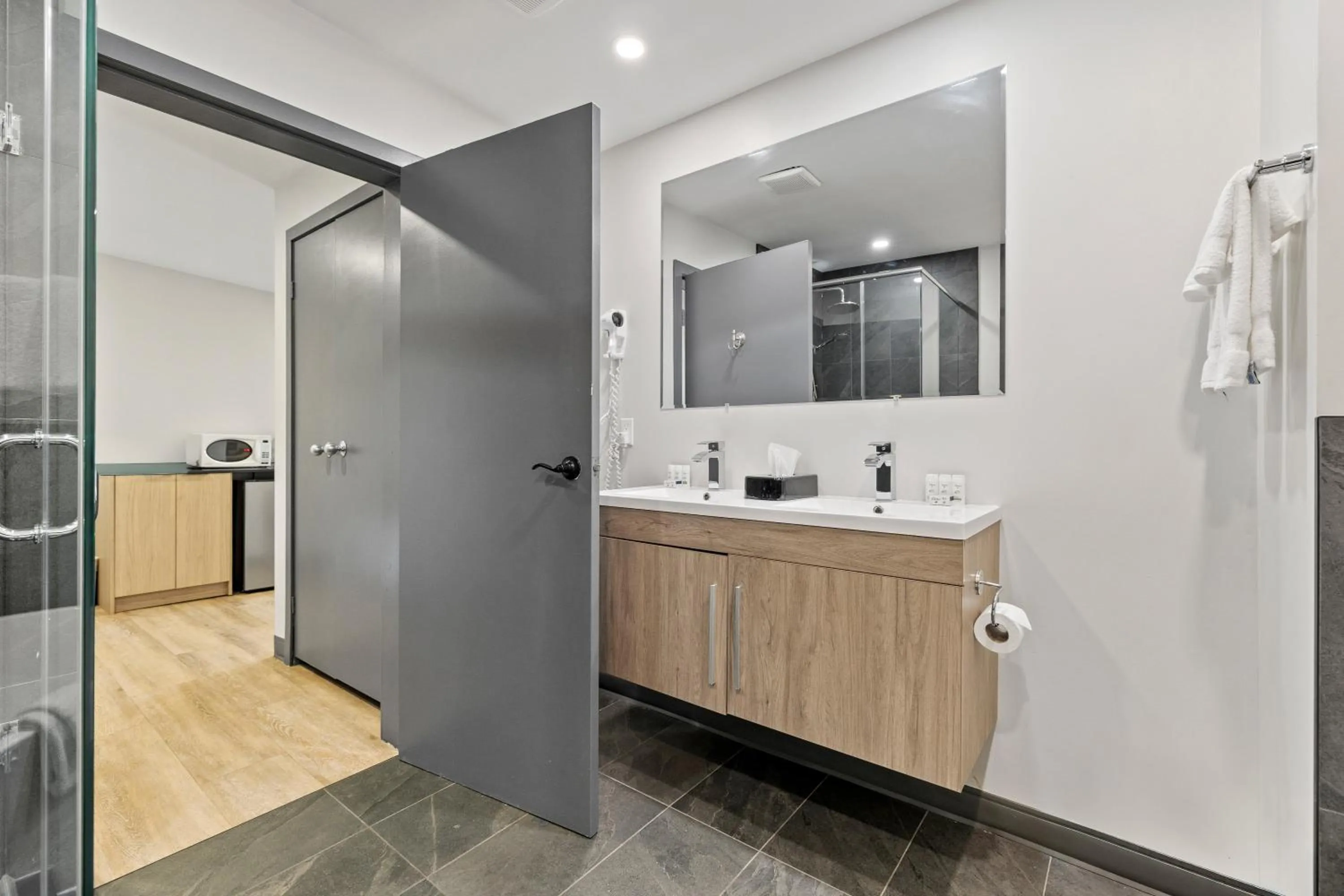 Bathroom in The Jordan Hotel Ramada by Wyndham