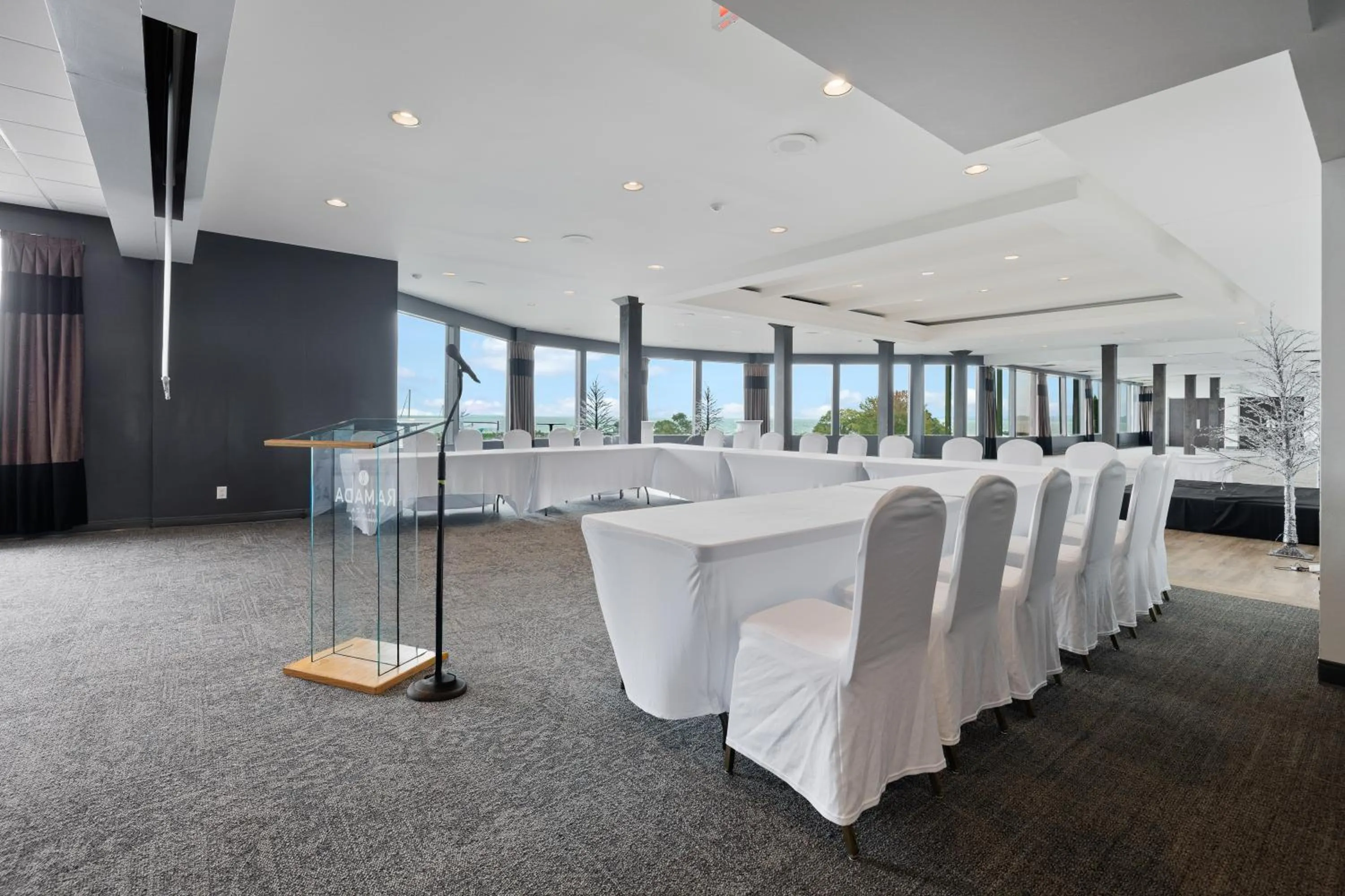 Meeting/conference room in The Jordan Hotel Ramada by Wyndham
