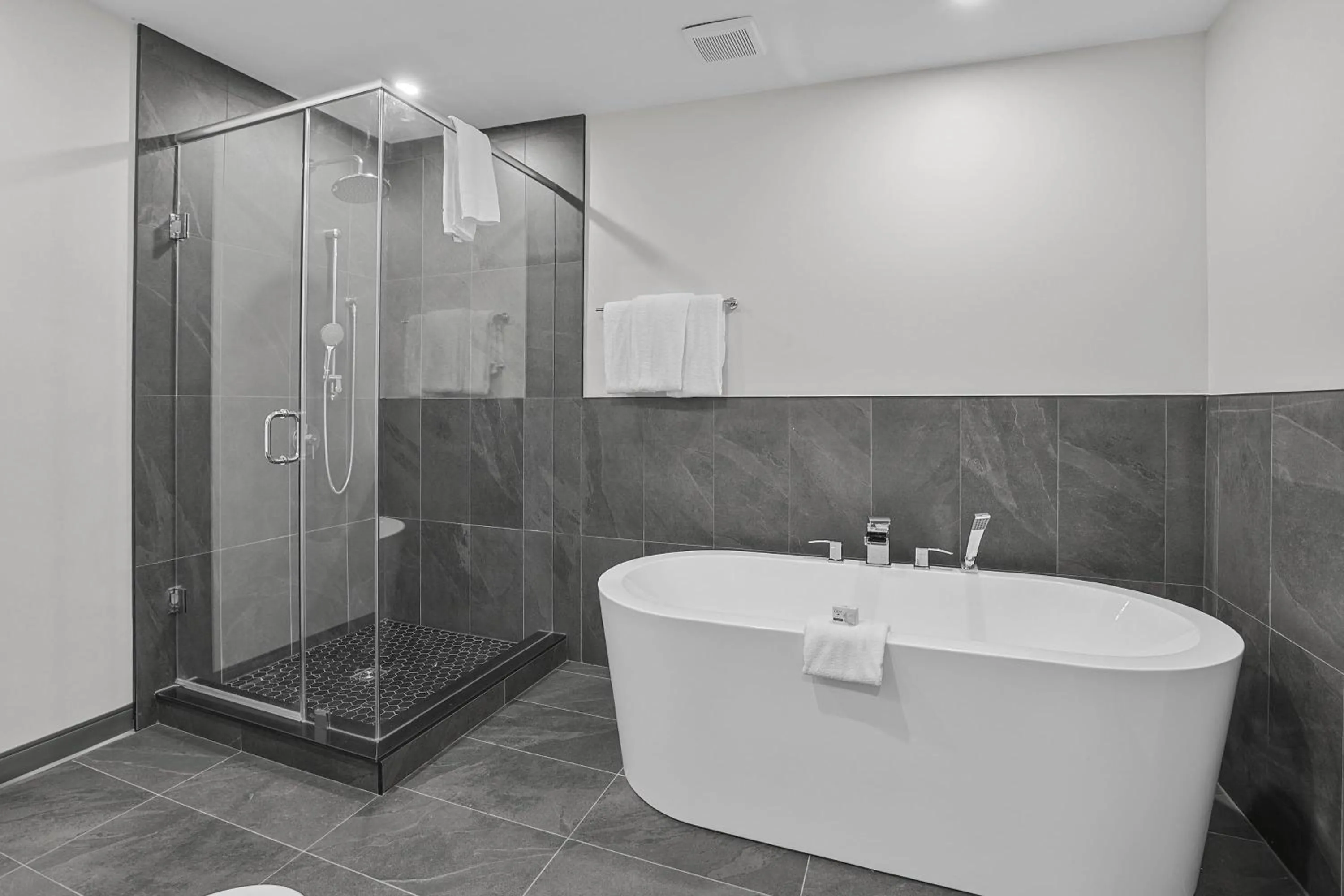 Photo of the whole room in The Jordan Hotel Ramada by Wyndham