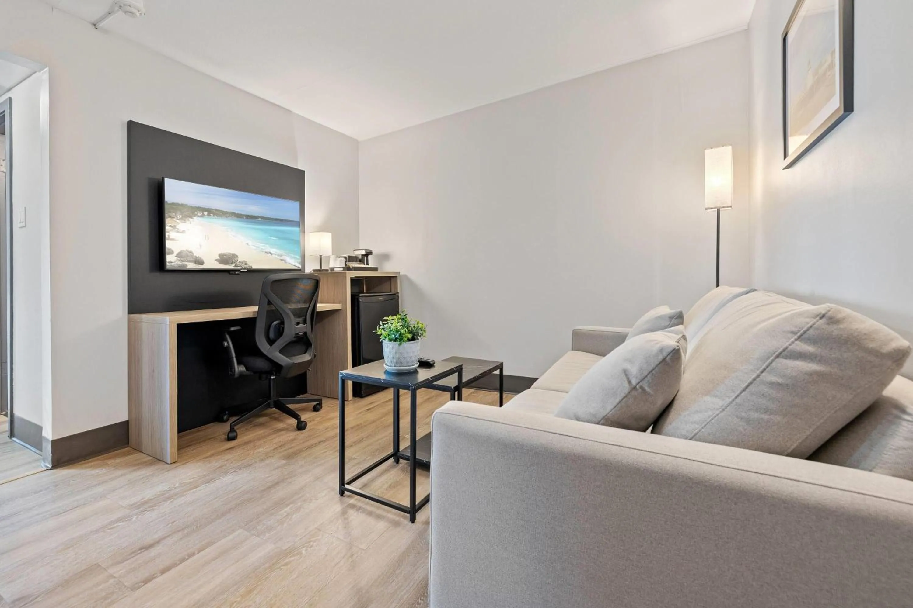 Photo of the whole room in The Jordan Hotel Ramada by Wyndham