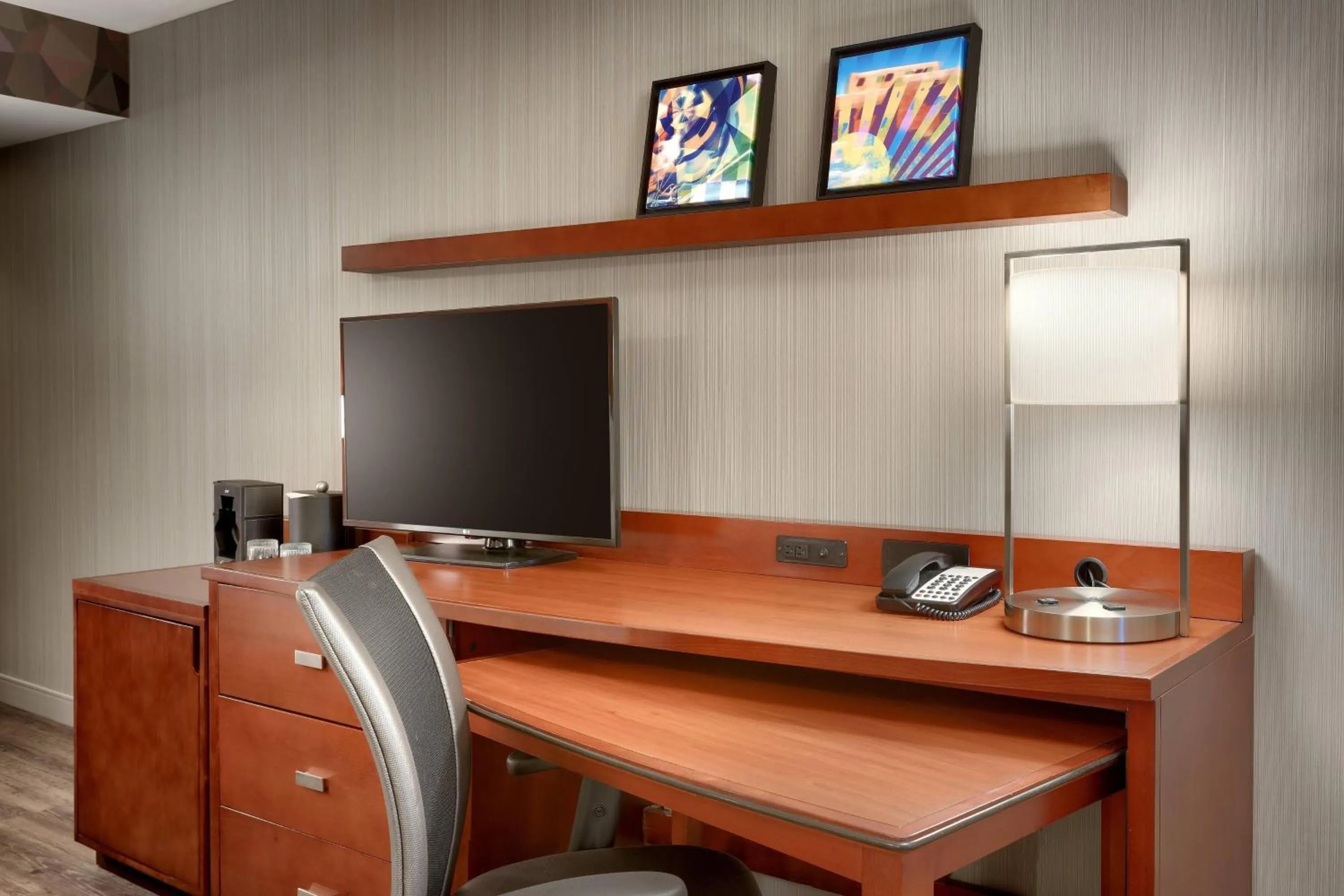 Photo of the whole room in Courtyard by Marriott Albuquerque