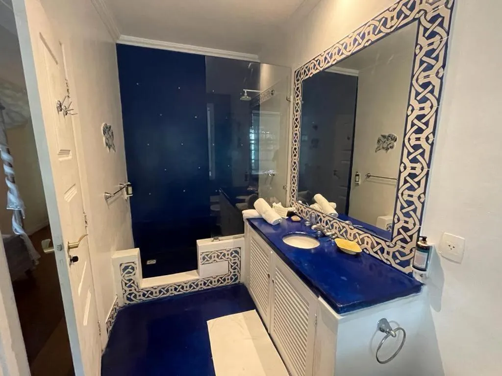 Bathroom in Casa Grande São Vicente