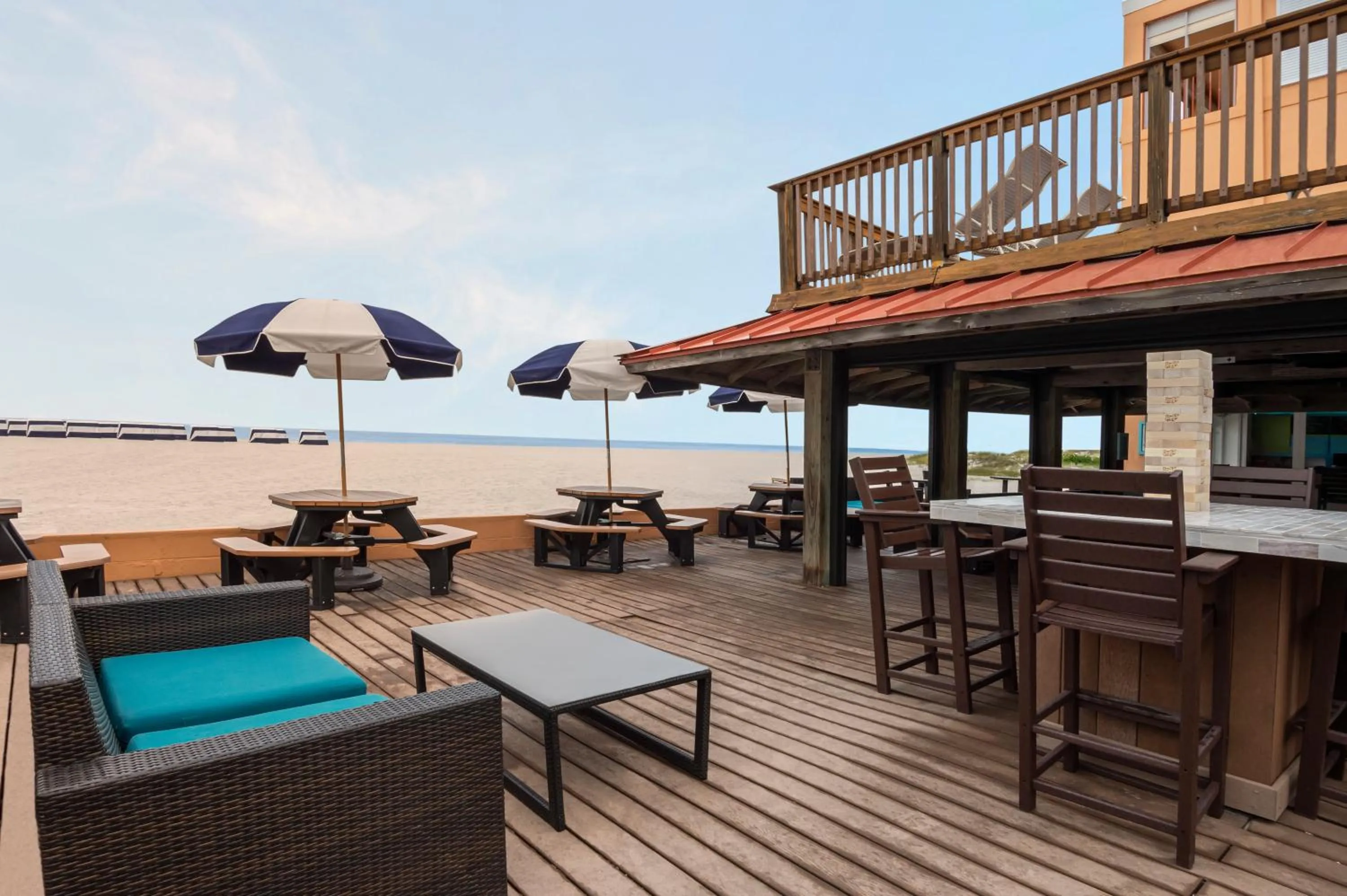 Lounge or bar in Dolphin Beach Resort