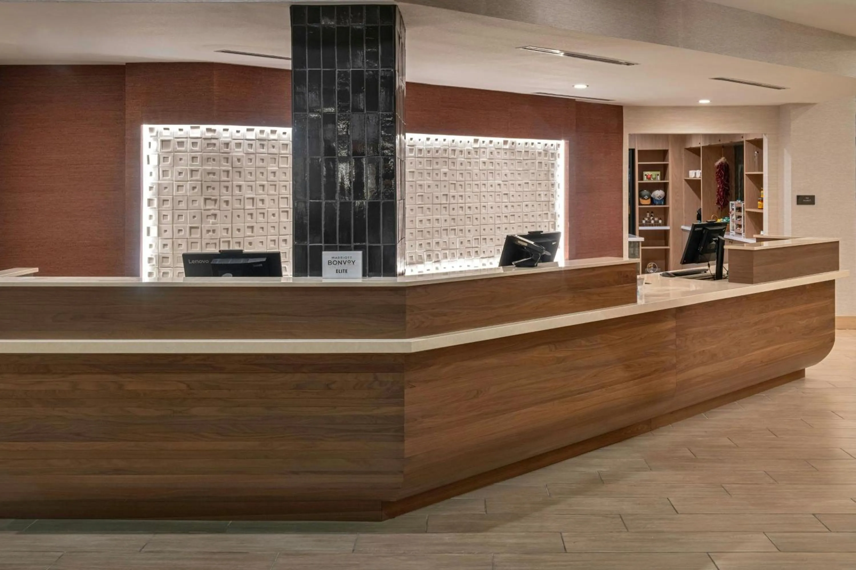 Lobby or reception in Albuquerque Marriott Pyramid North