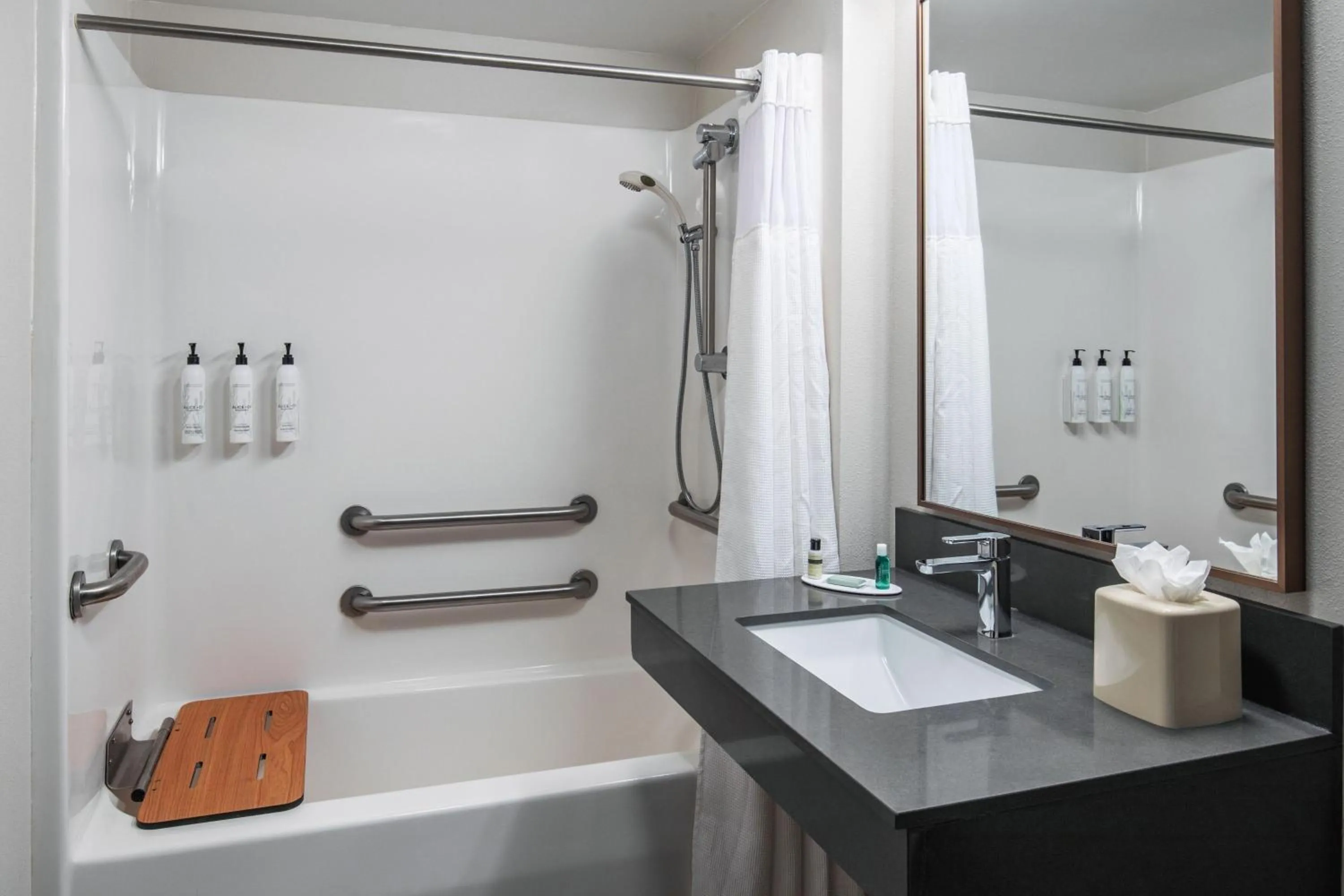 Photo of the whole room in Fairfield Inn & Suites by Marriott Saratoga Malta