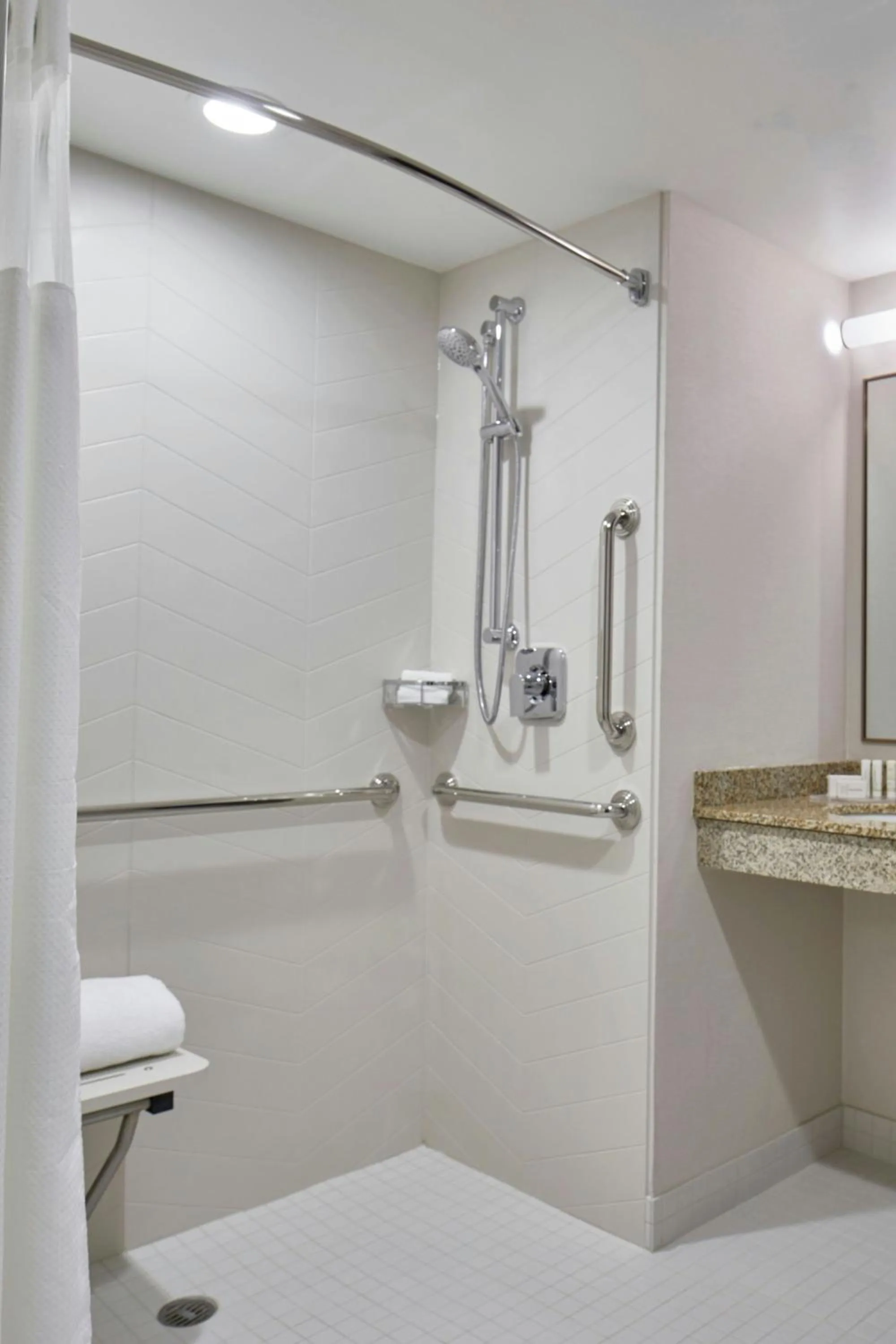 Bathroom in Fairfield Inn & Suites by Marriott Albany Airport