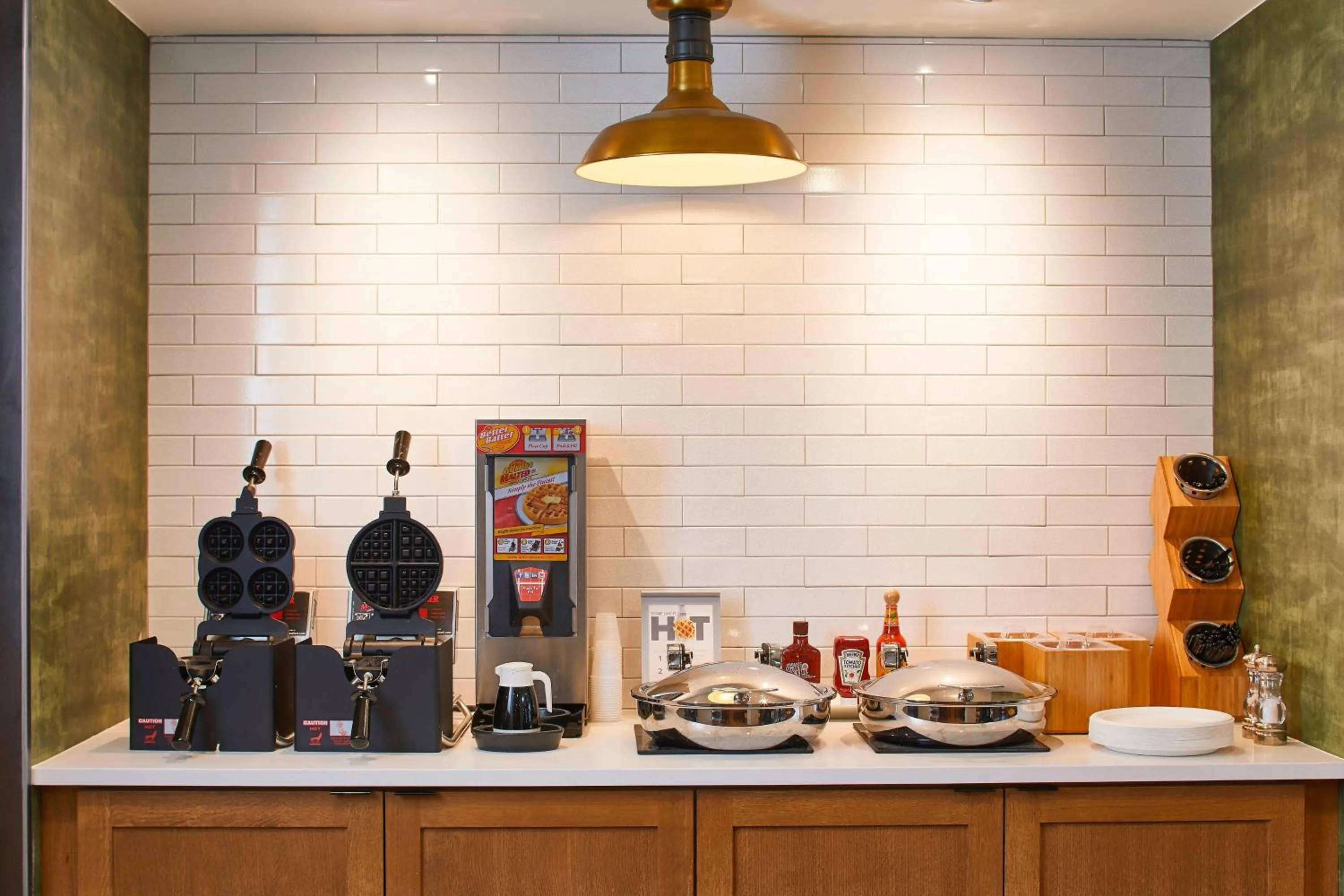 Breakfast in Fairfield Inn & Suites by Marriott Albany Airport