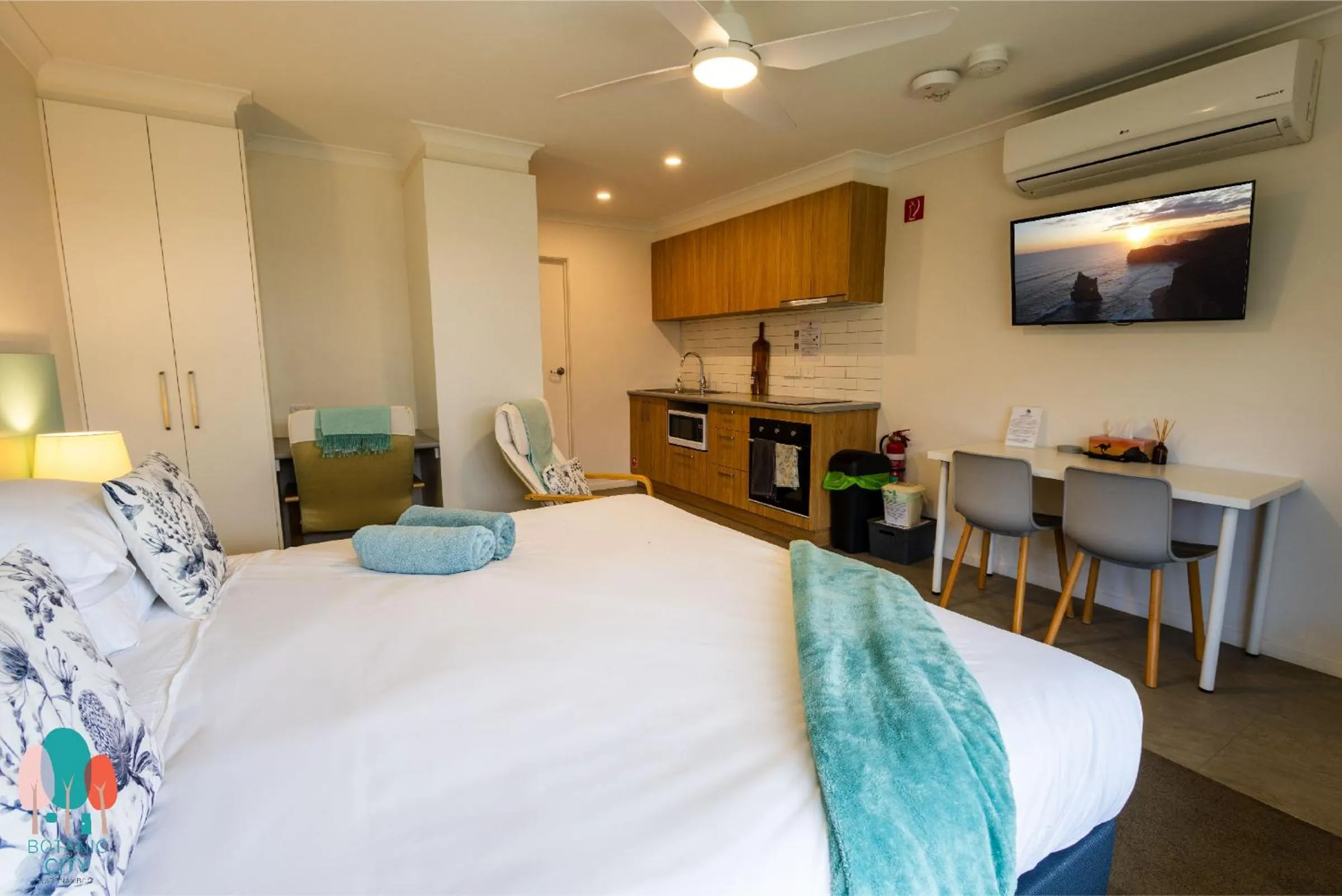 Bed in Botanic City Apartments