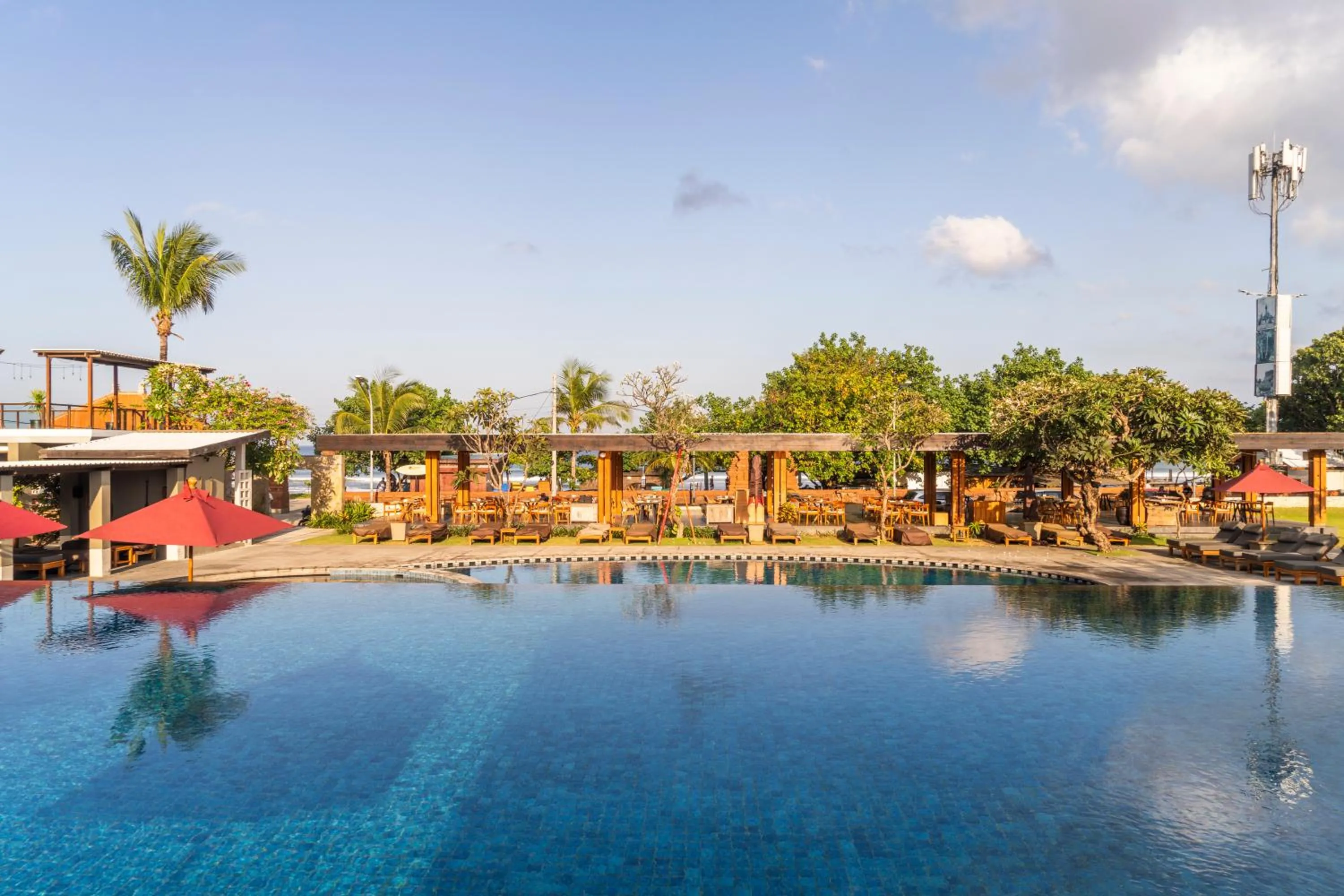 Swimming pool in Bali Niksoma Boutique Beach Resort