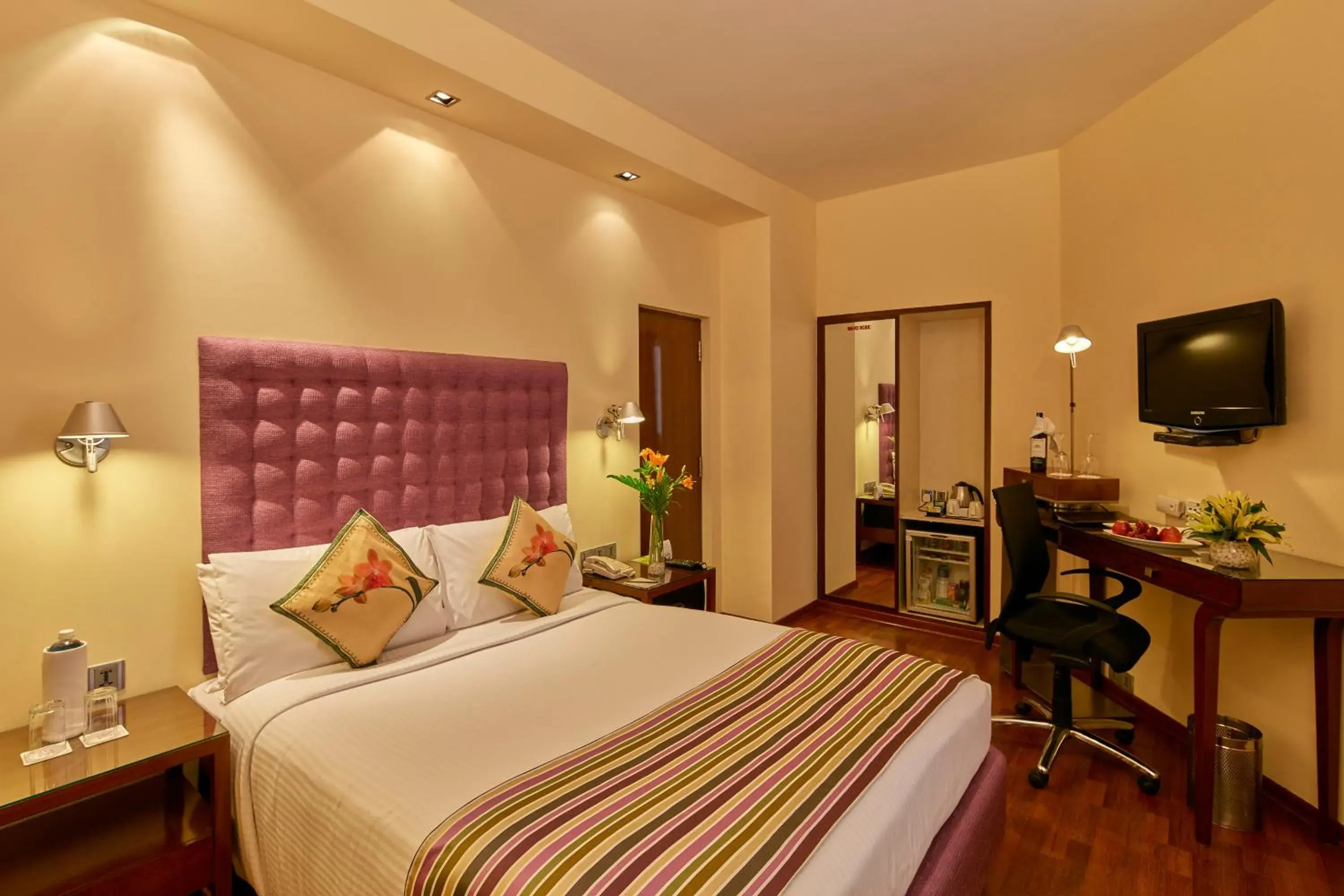 Standard Room with Bathtub & 10% Discount on Food & Beverages - single occupancy in Royal Orchid Central Bangalore, MG Road Standard Room with Bathtub & 10% Discount on Food & Beverages - single occupancy in Royal Orchid Central Bangalore, MG Road