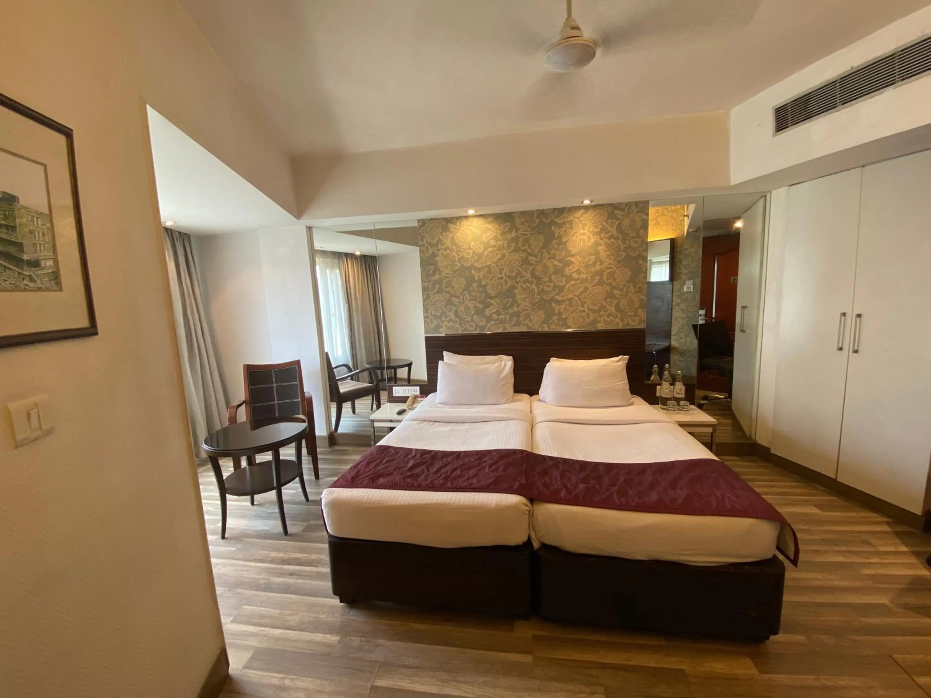 Photo of the whole room, Bed in Regenta Place Bangalore, Cunningham Road