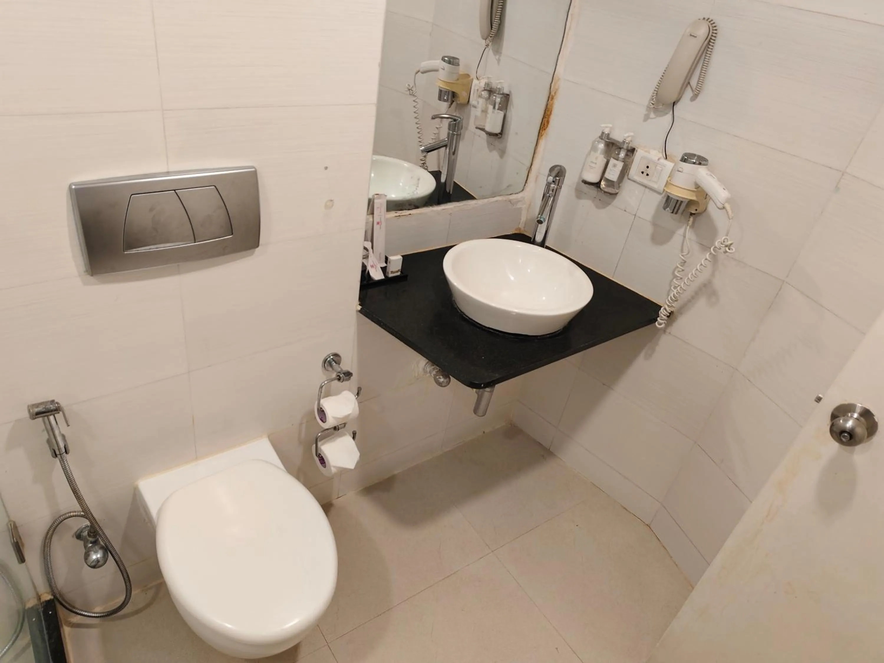 Bathroom in Regenta Place Bangalore, Cunningham Road