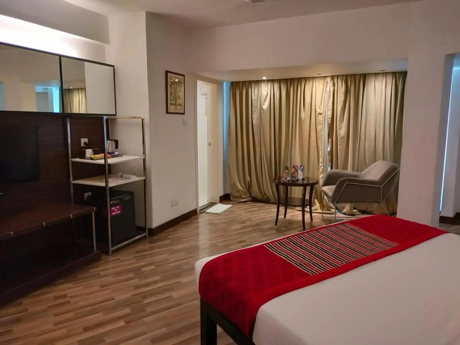 Photo of the whole room, Bed in Regenta Place Bangalore, Cunningham Road