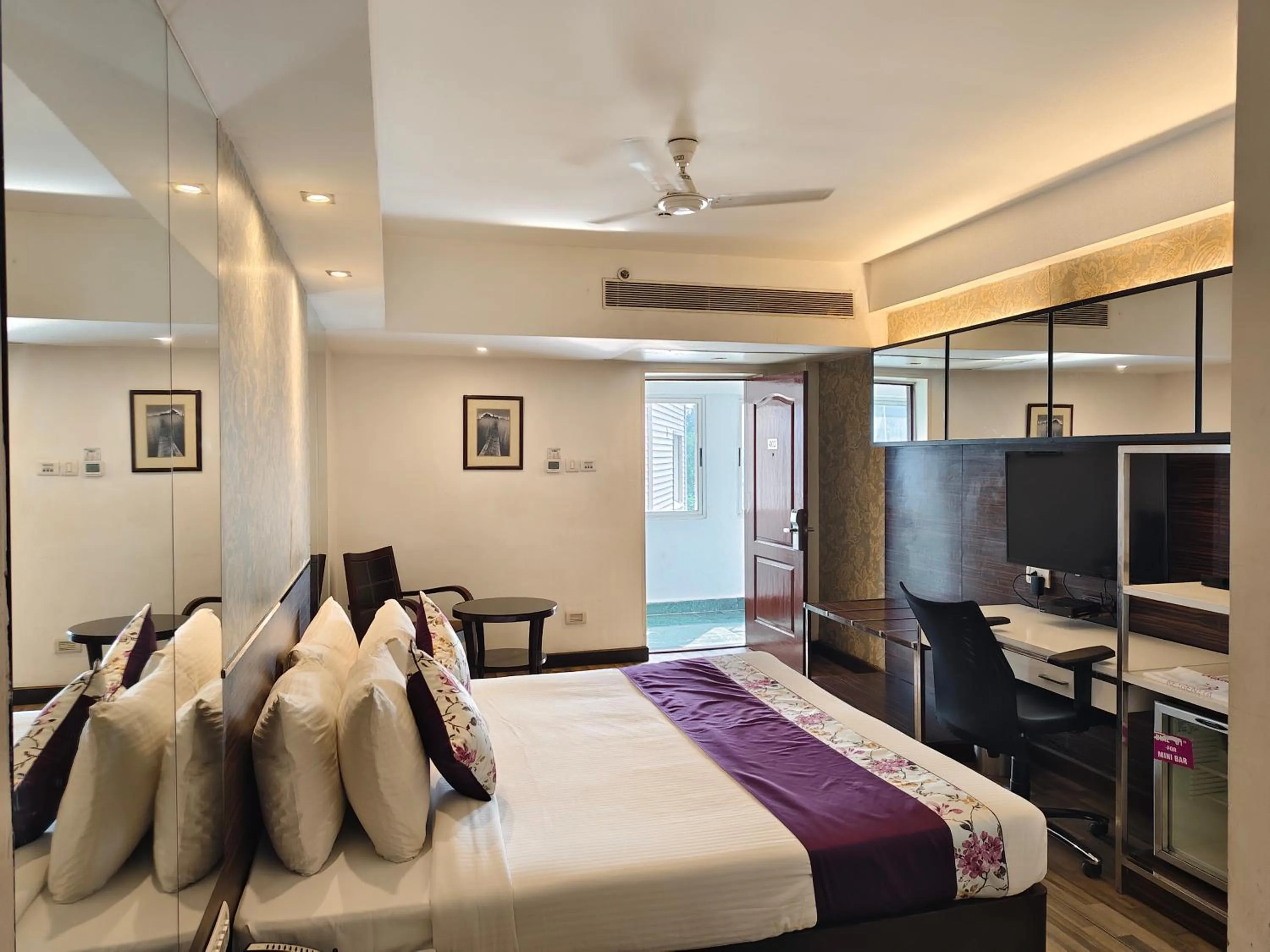 Photo of the whole room, Bed in Regenta Place Bangalore, Cunningham Road