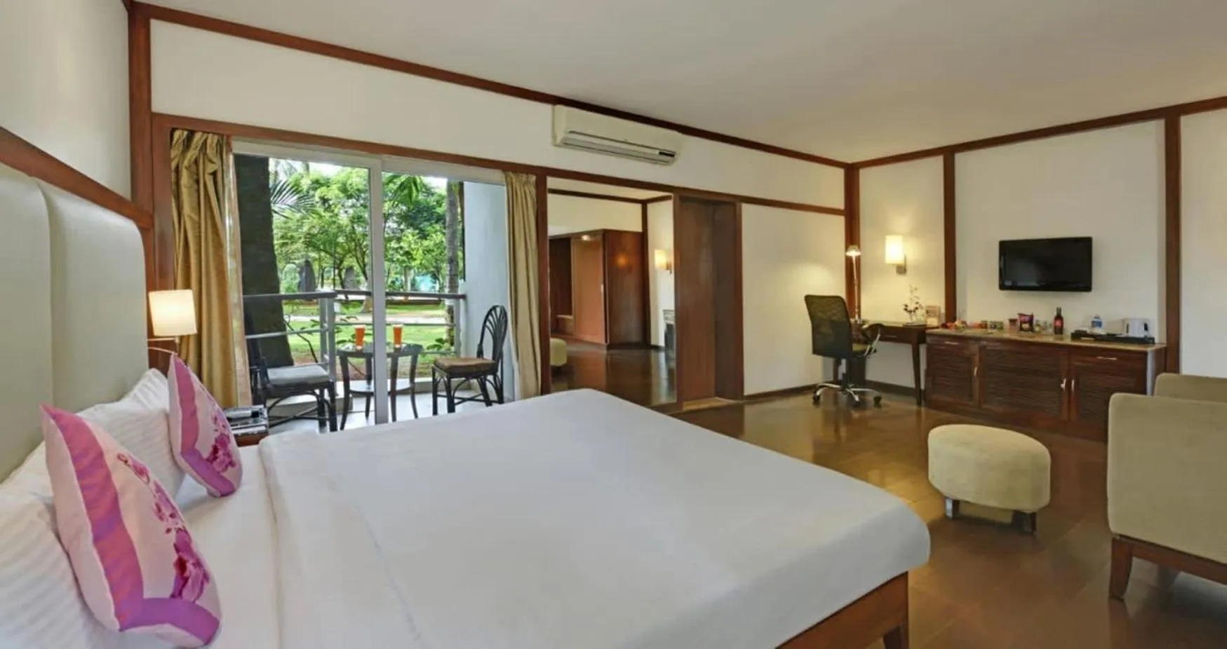 Bedroom, Bed in Royal Orchid Resort & Convention Centre, Yelahanka Bangalore