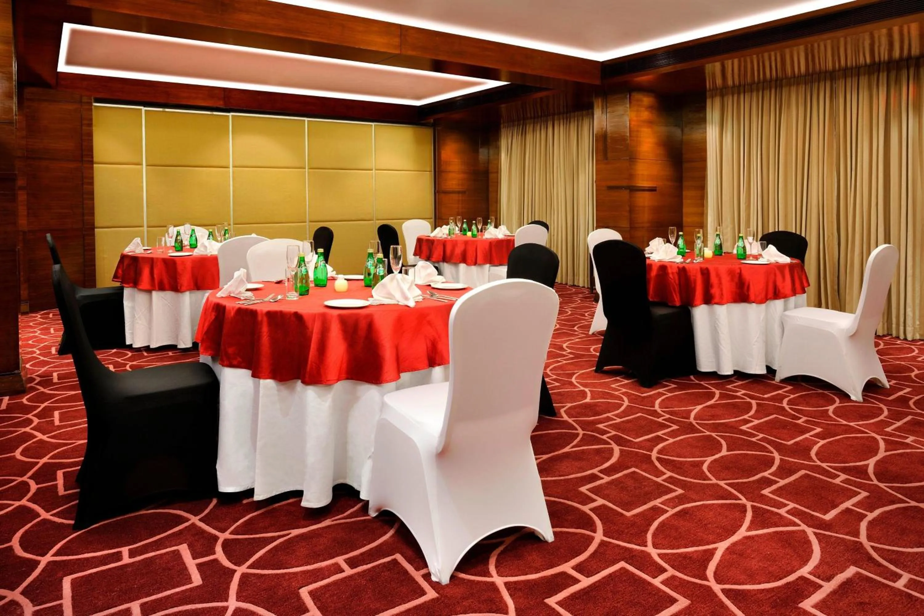 Meeting/conference room in Four Points by Sheraton Ahmedabad
