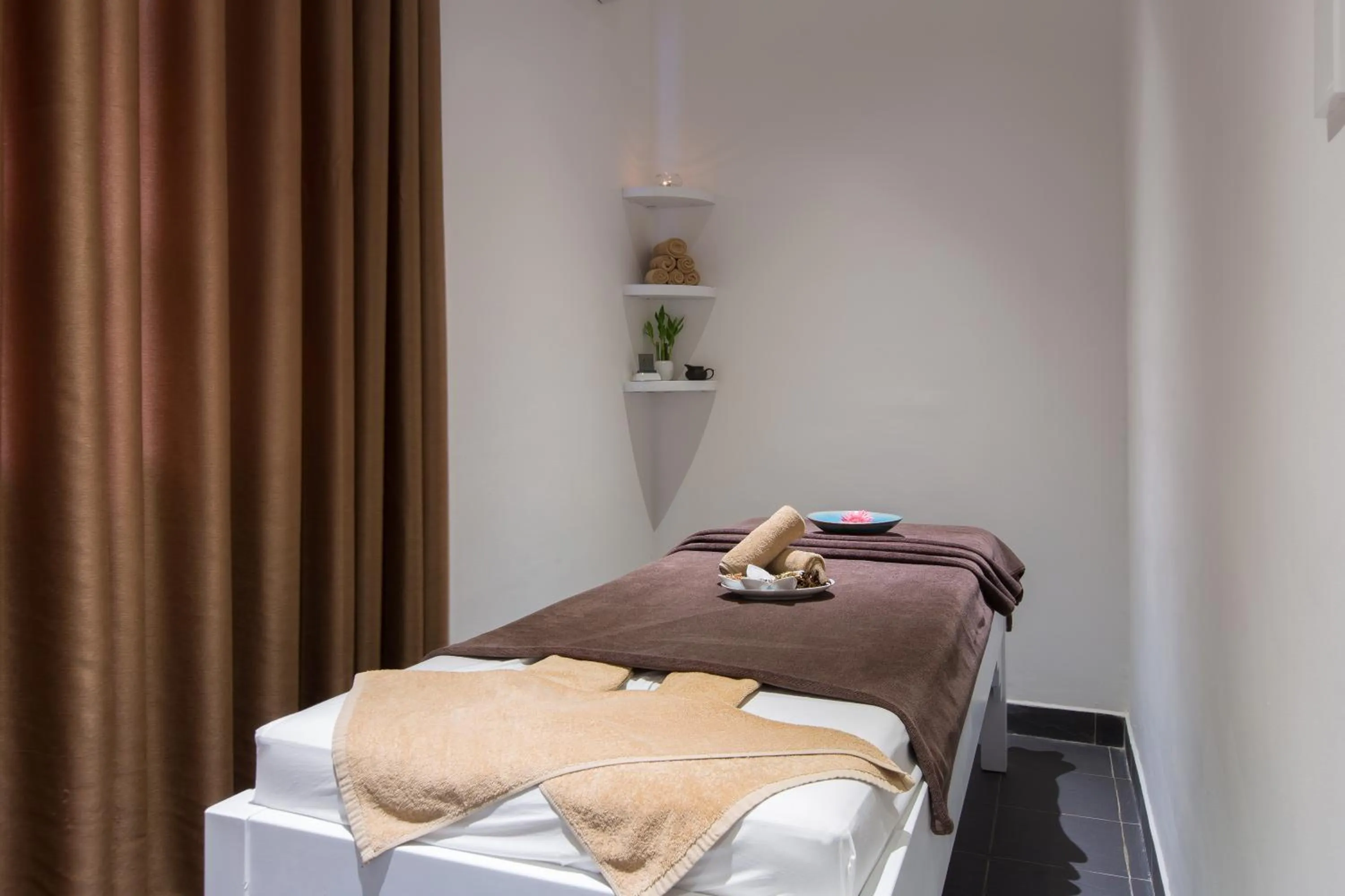 Massage, Bed in Alba Hotel