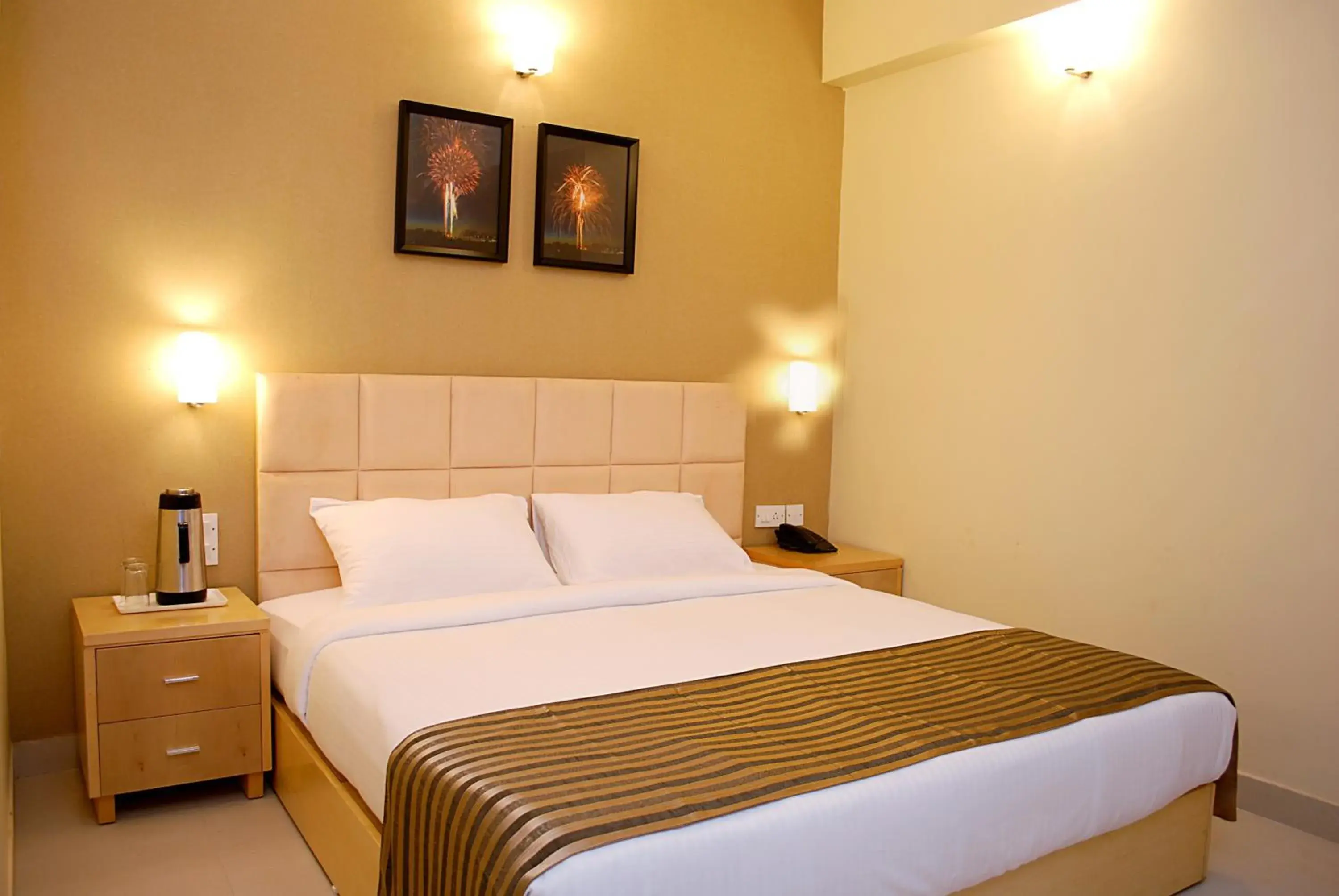 Bed in Sandalwood Hotel & Suites Bed in Sandalwood Hotel & Suites