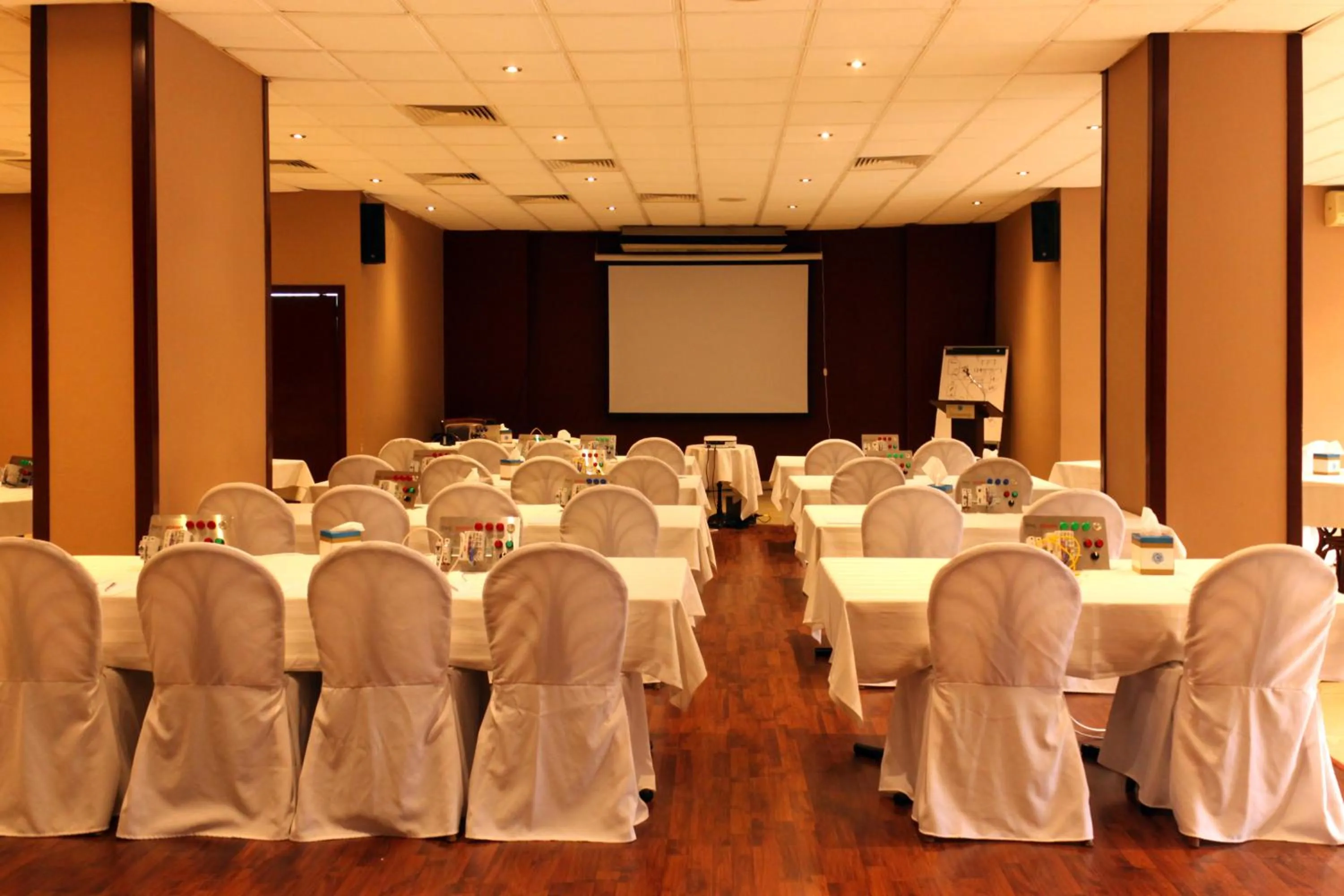 Property building in Cosmopolitan Hotel