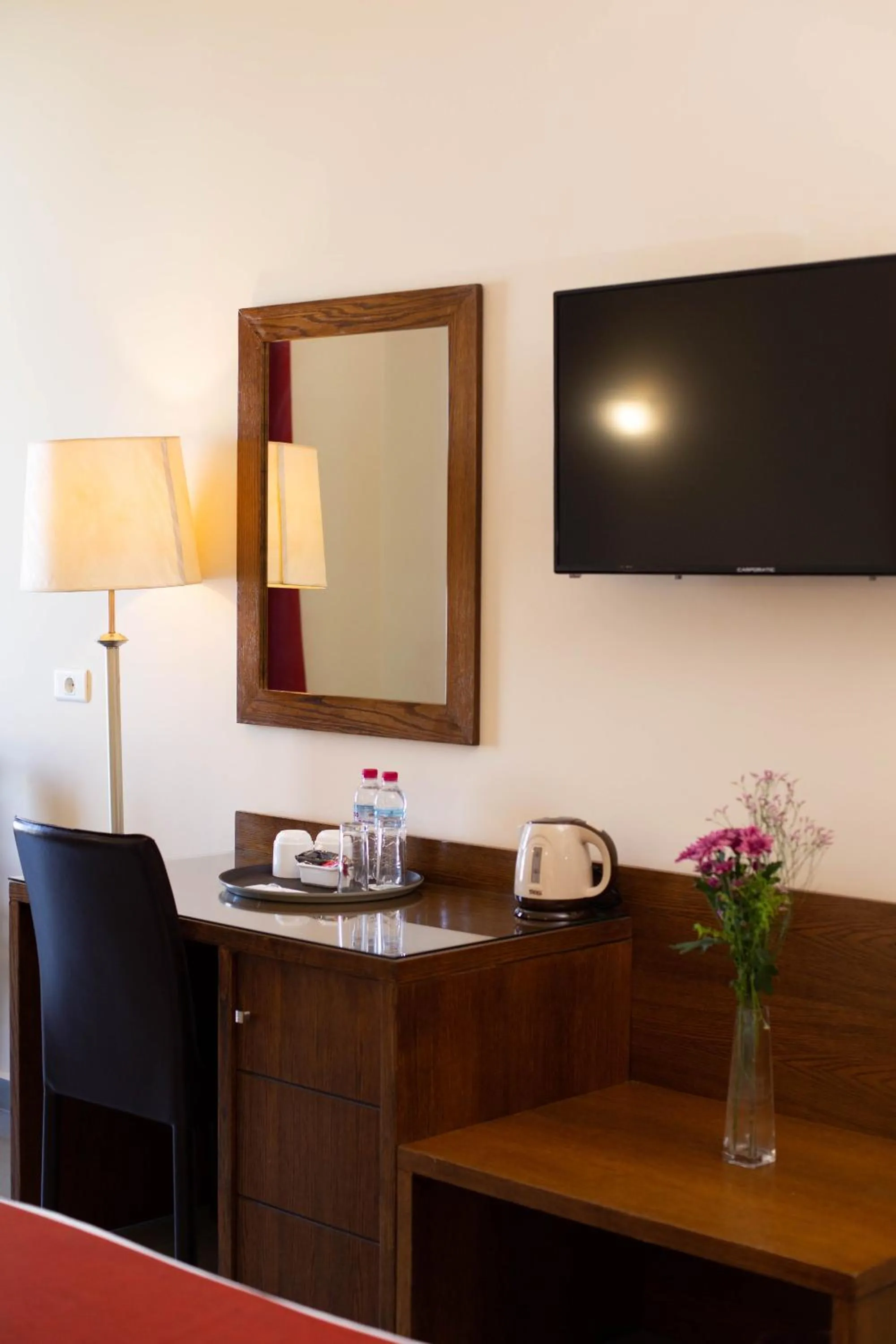 Coffee/tea facilities in Cosmopolitan Hotel