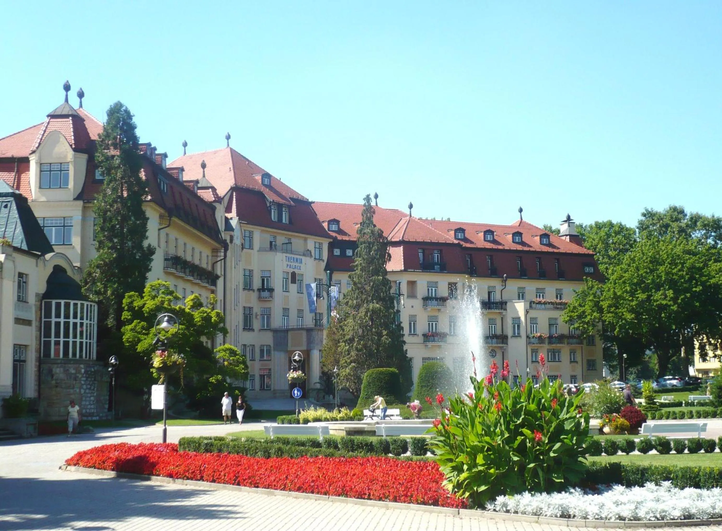Property building in Villa Paris