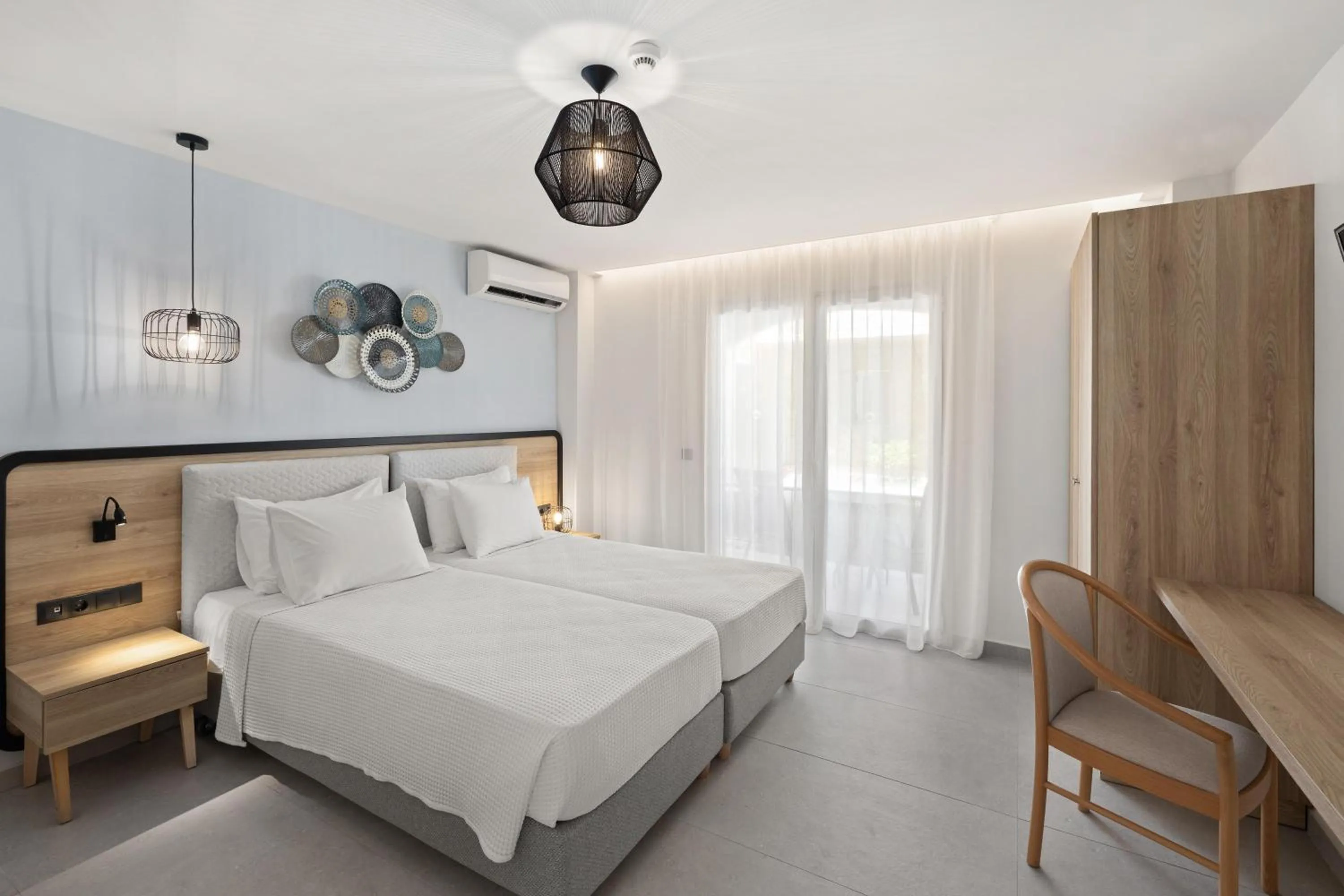 Photo of the whole room, Bed in White Olive Marine Aquapark